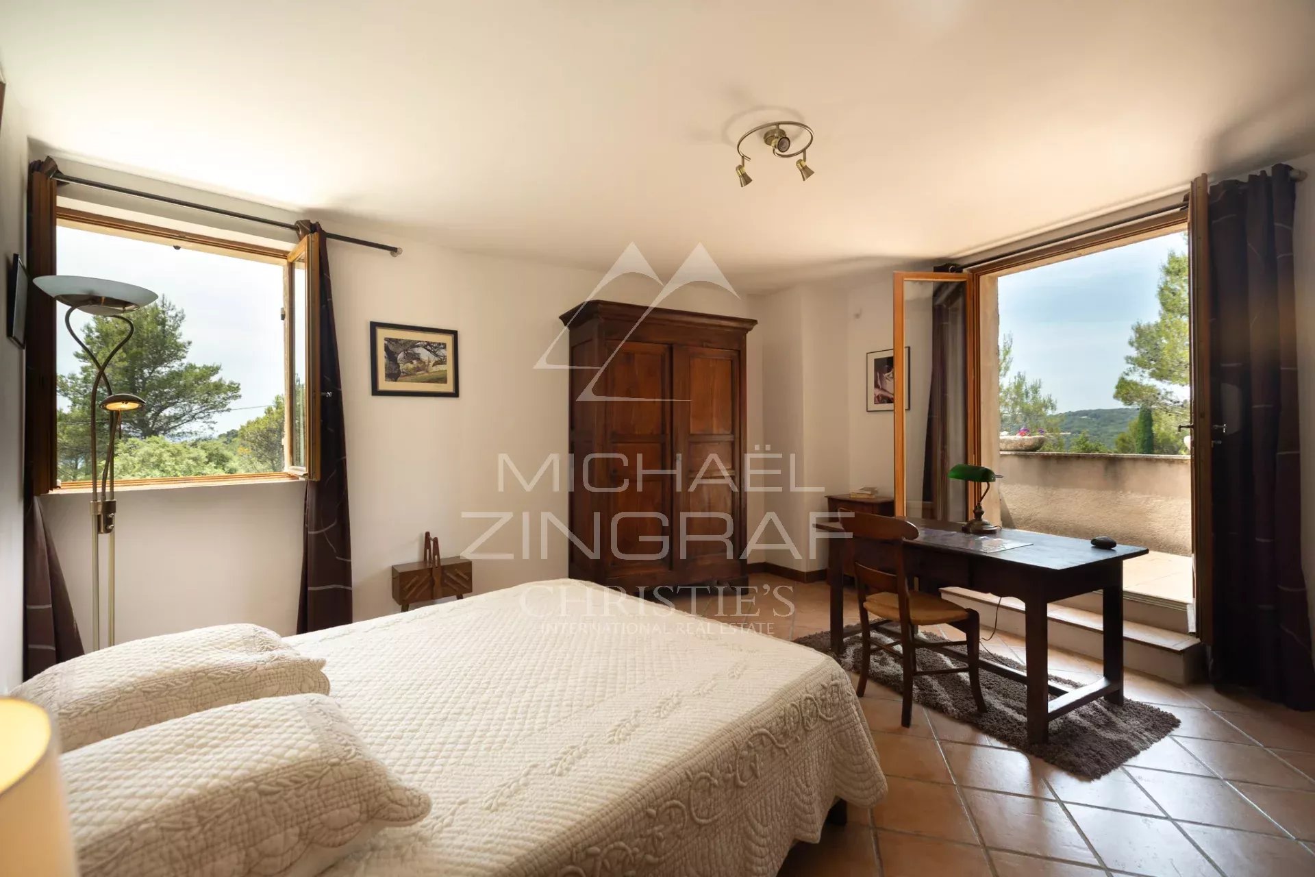 Exclusive - Charming Provençal stone house with a pool in the heart of the Luberon