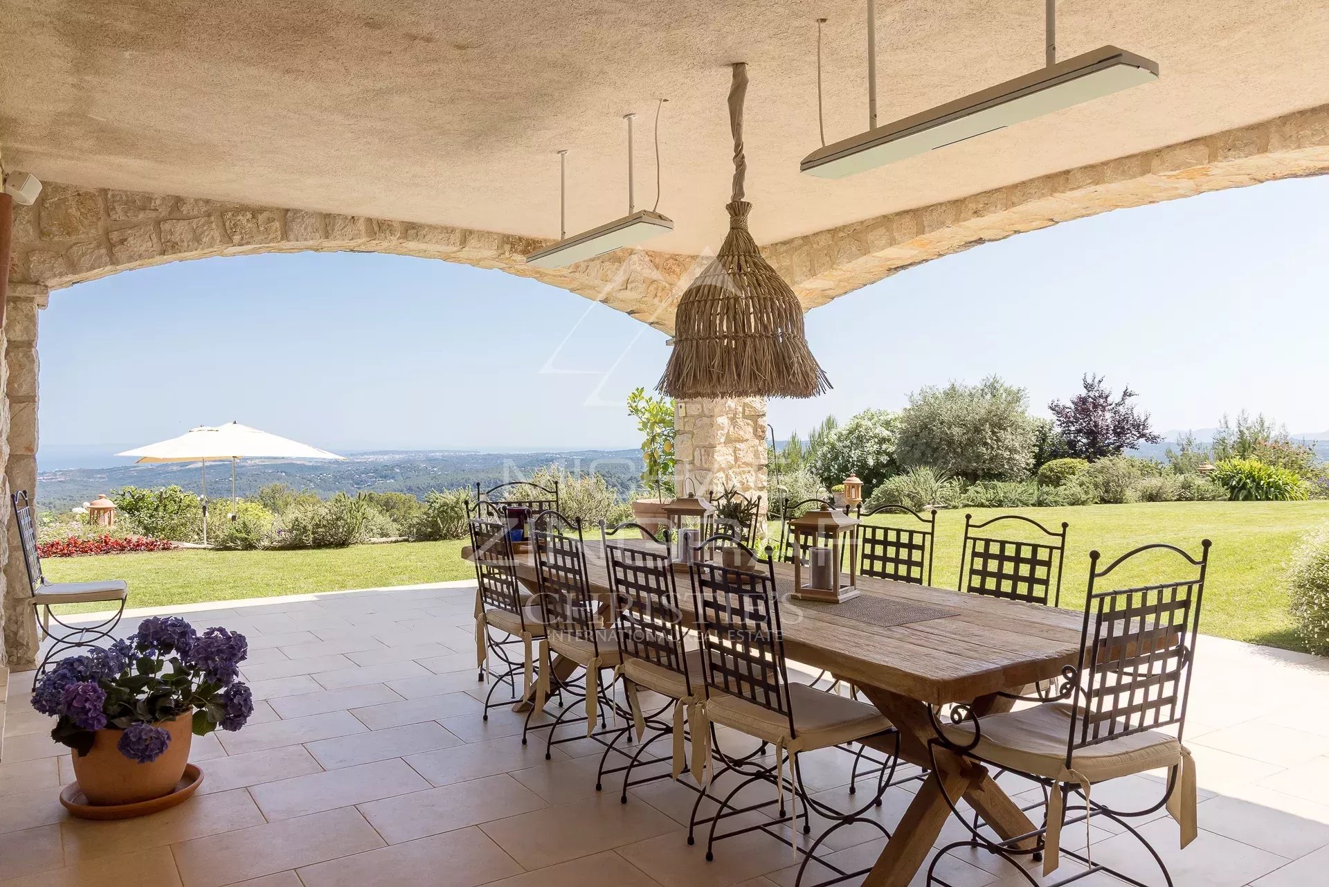 Proche Saint-Paul de Vence - Superbe mas avec vue panoramique mer