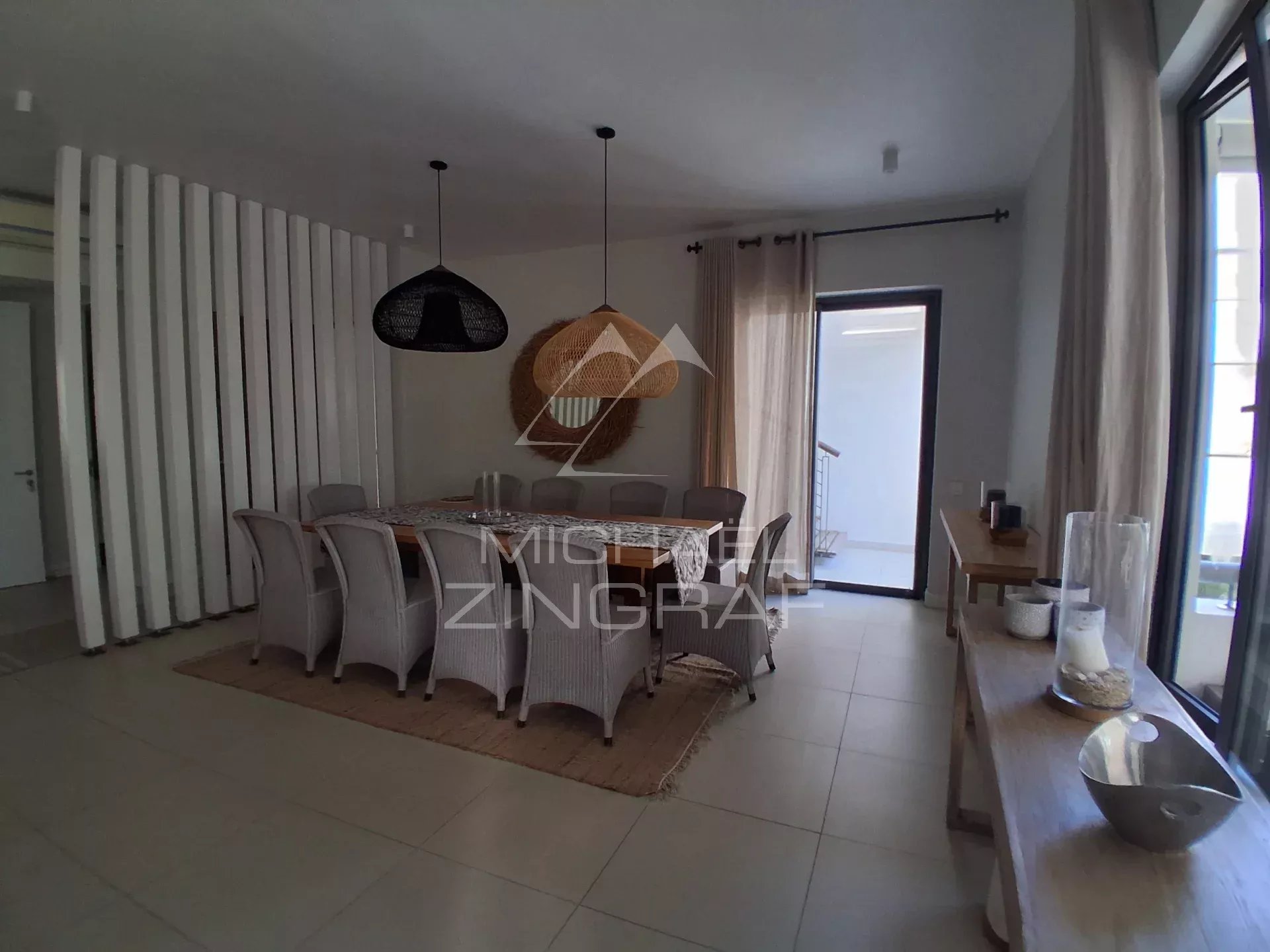 Penthouse d'Exception avec Rooftop Privatif, Piscine et Accès à une Plage Privée