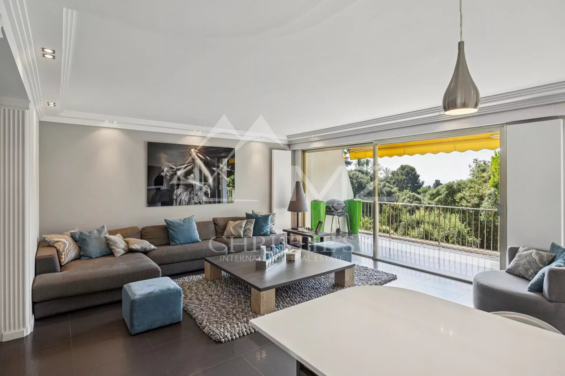 Superb contemporary 3-room apartment in perfect condition