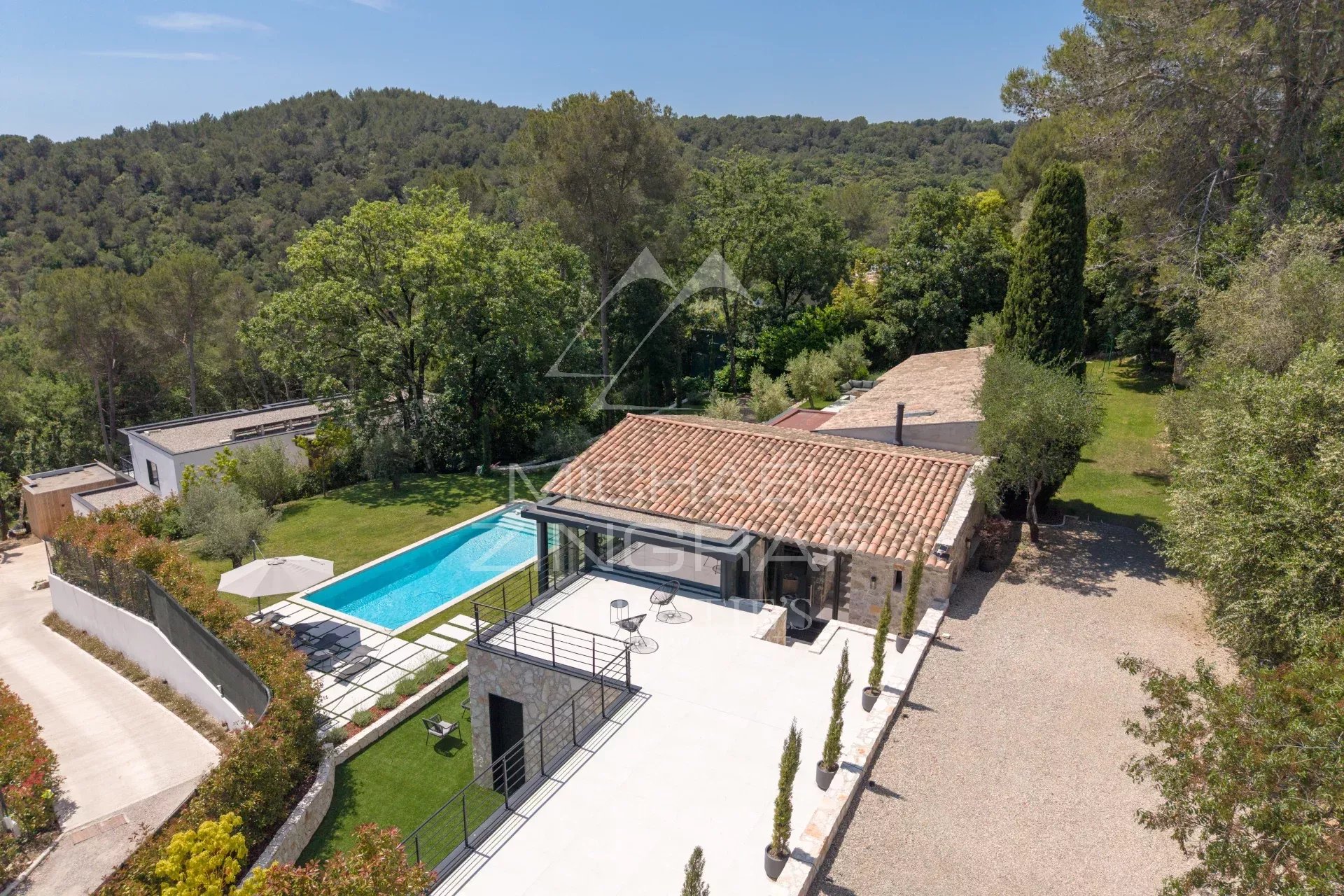 Propriété de charme avec prestations haut de gamme à Valbonne