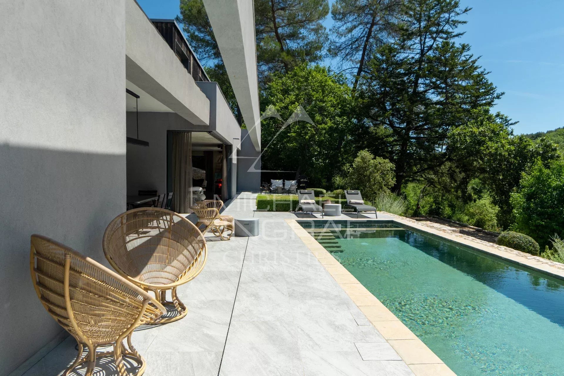 Valbonne - Villa contemporaine au cœur d'un écrin de verdure