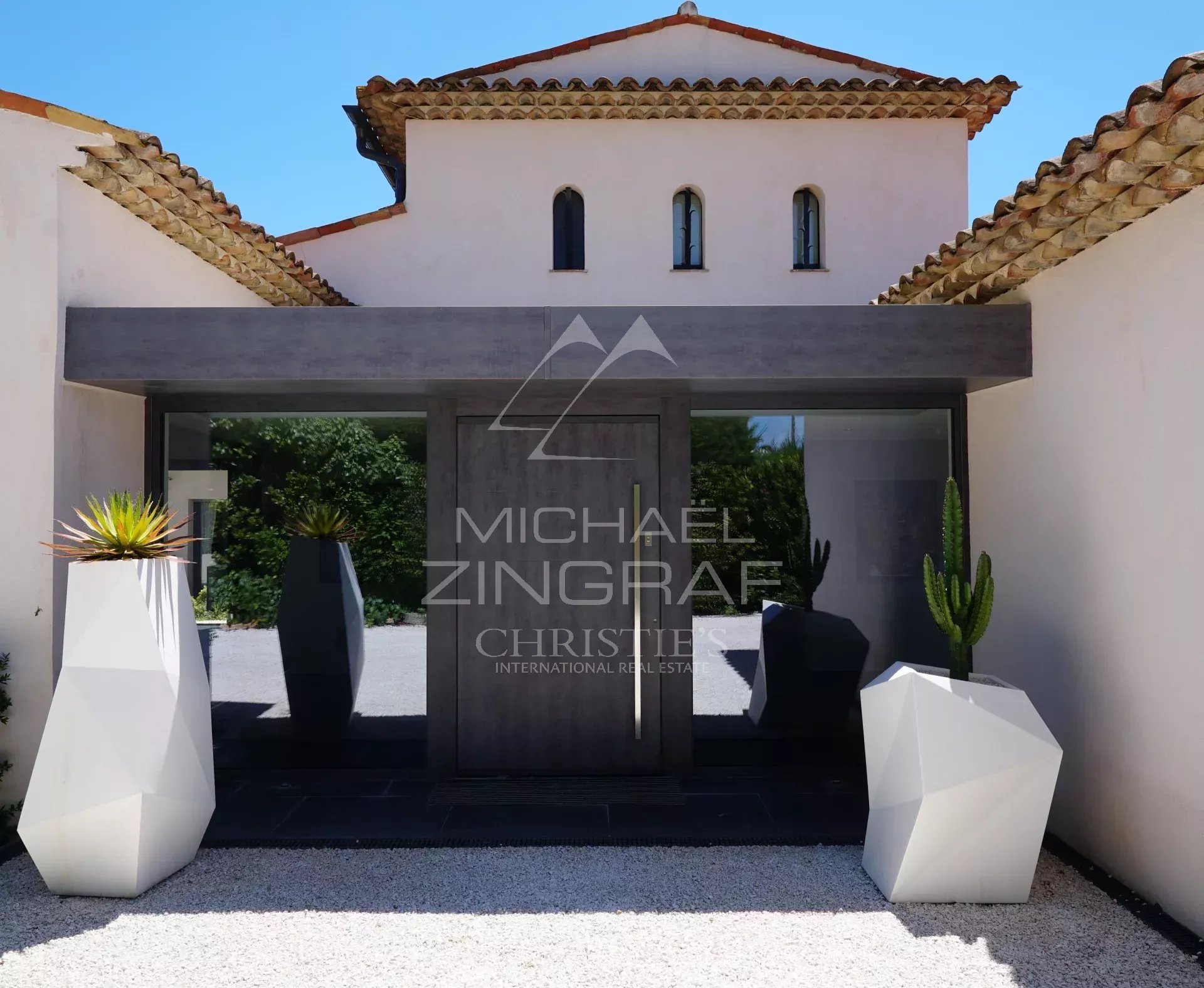 Exceptional Property for Sale : Luxury and Comfort at Your Fingertips