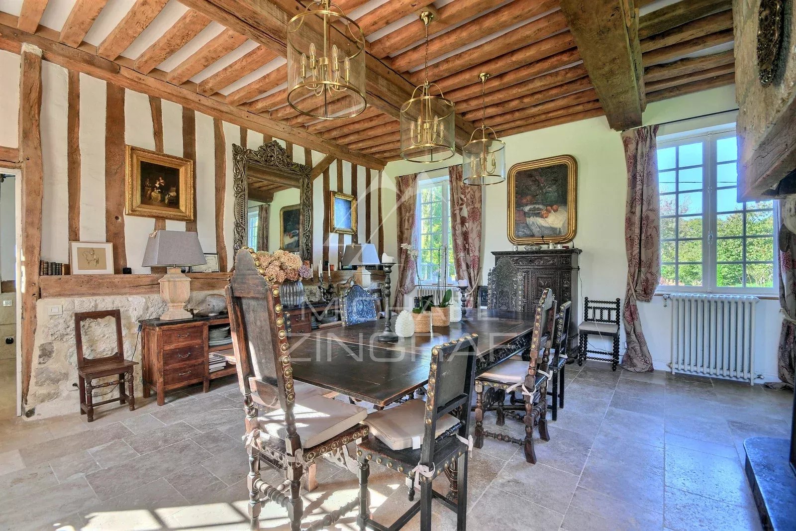 Manoir et dépendances a proximité de la mer