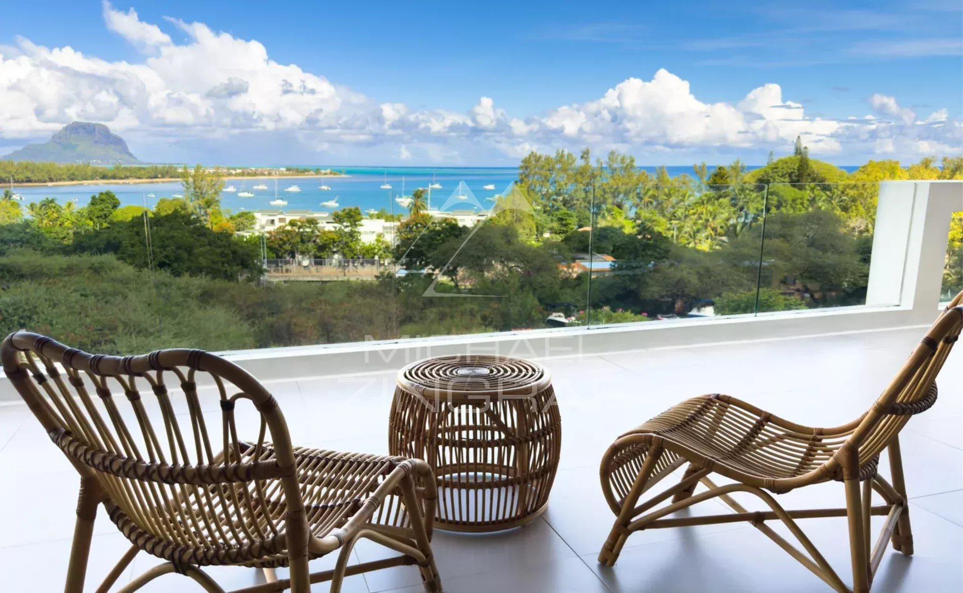 Penthouse d'Exception de 3 Chambres avec Jacuzzi et Vue Panoramique sur l'Océan