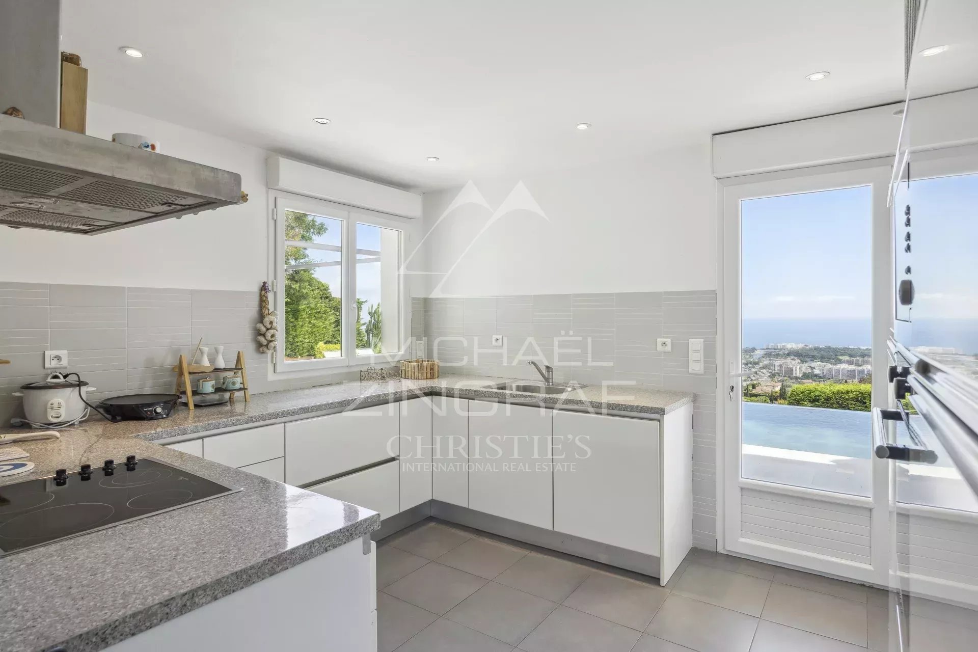 Mandelieu Les Termes , villa by the sea - closed domain