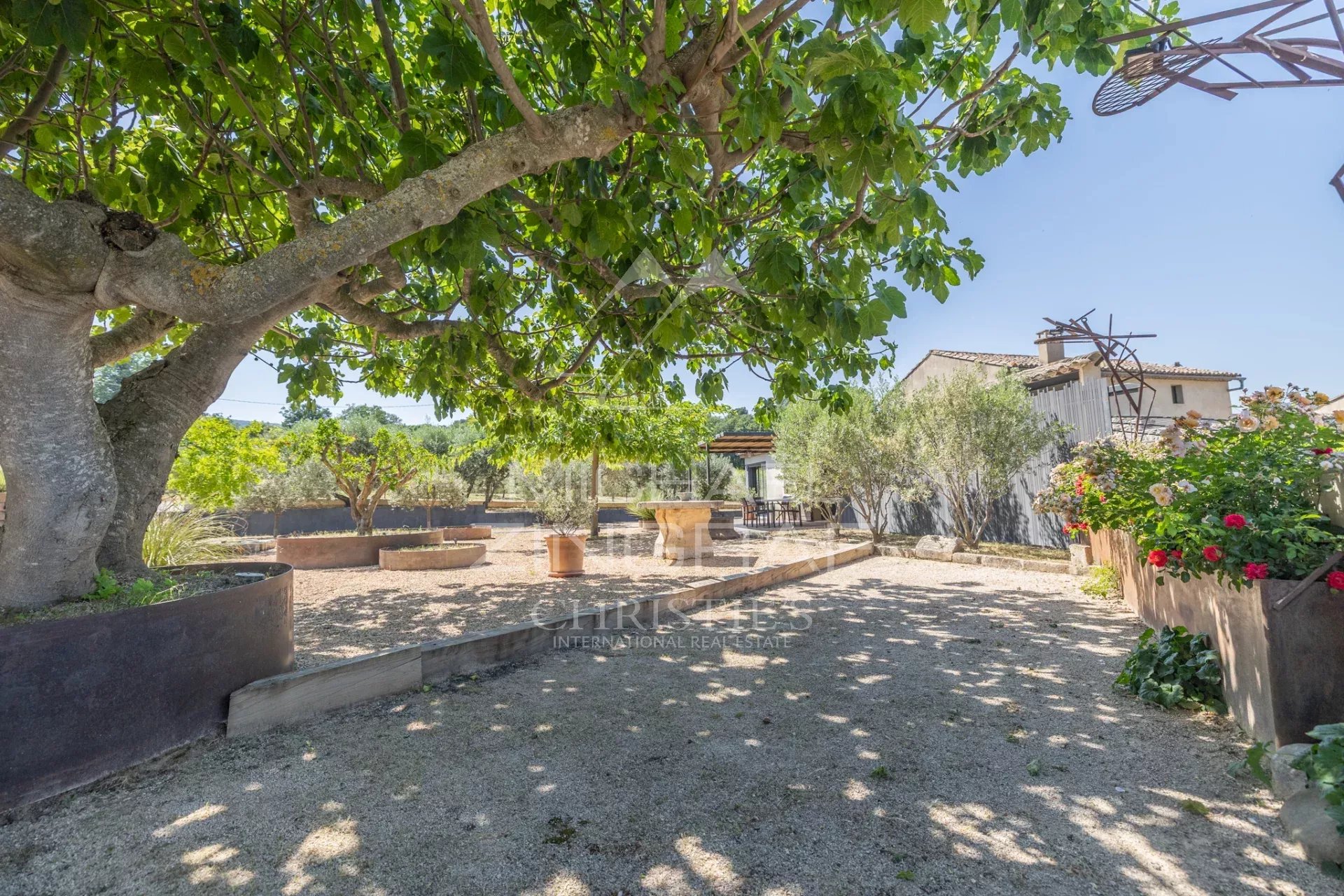 Oppède - Belle maison de hameau aux vues exceptionnelles et à deux pas des commerces