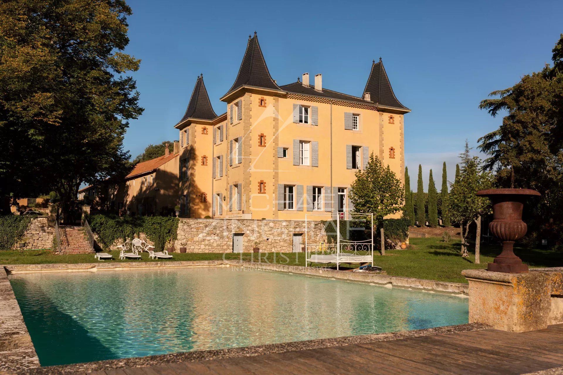 Exceptional property in the heart of the Aix countryside