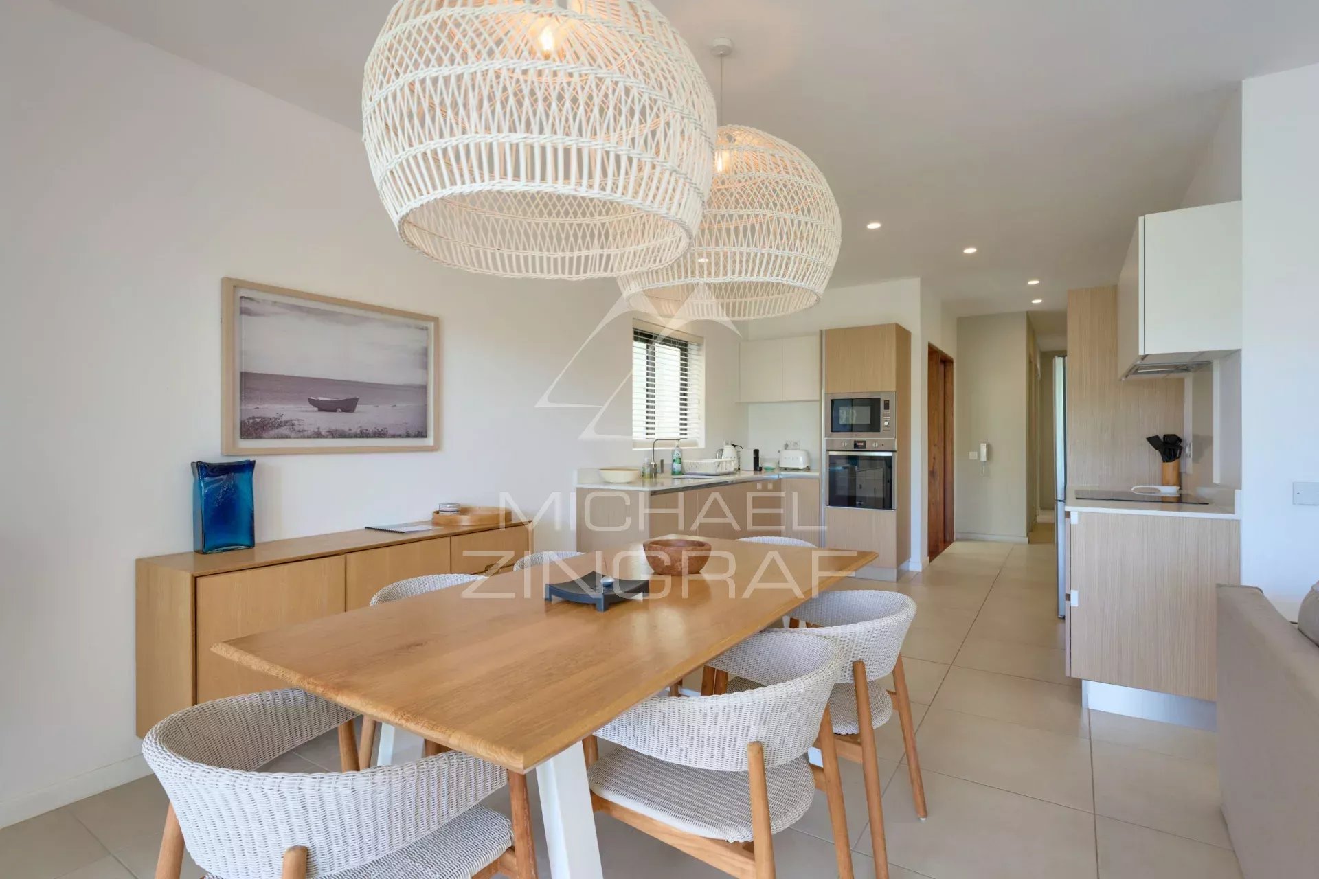 Élégant Appartement de 3 Chambres dans une Résidence Sécurisée à Pointe aux Canonniers
