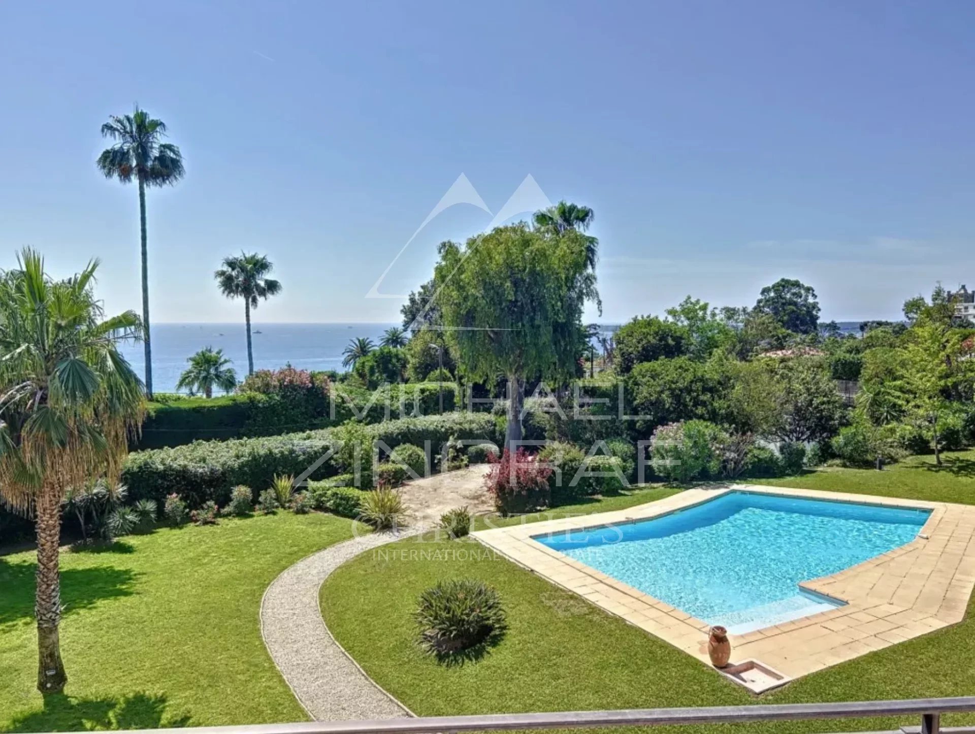 Close to Cannes  - Semi-detached villa with sea views