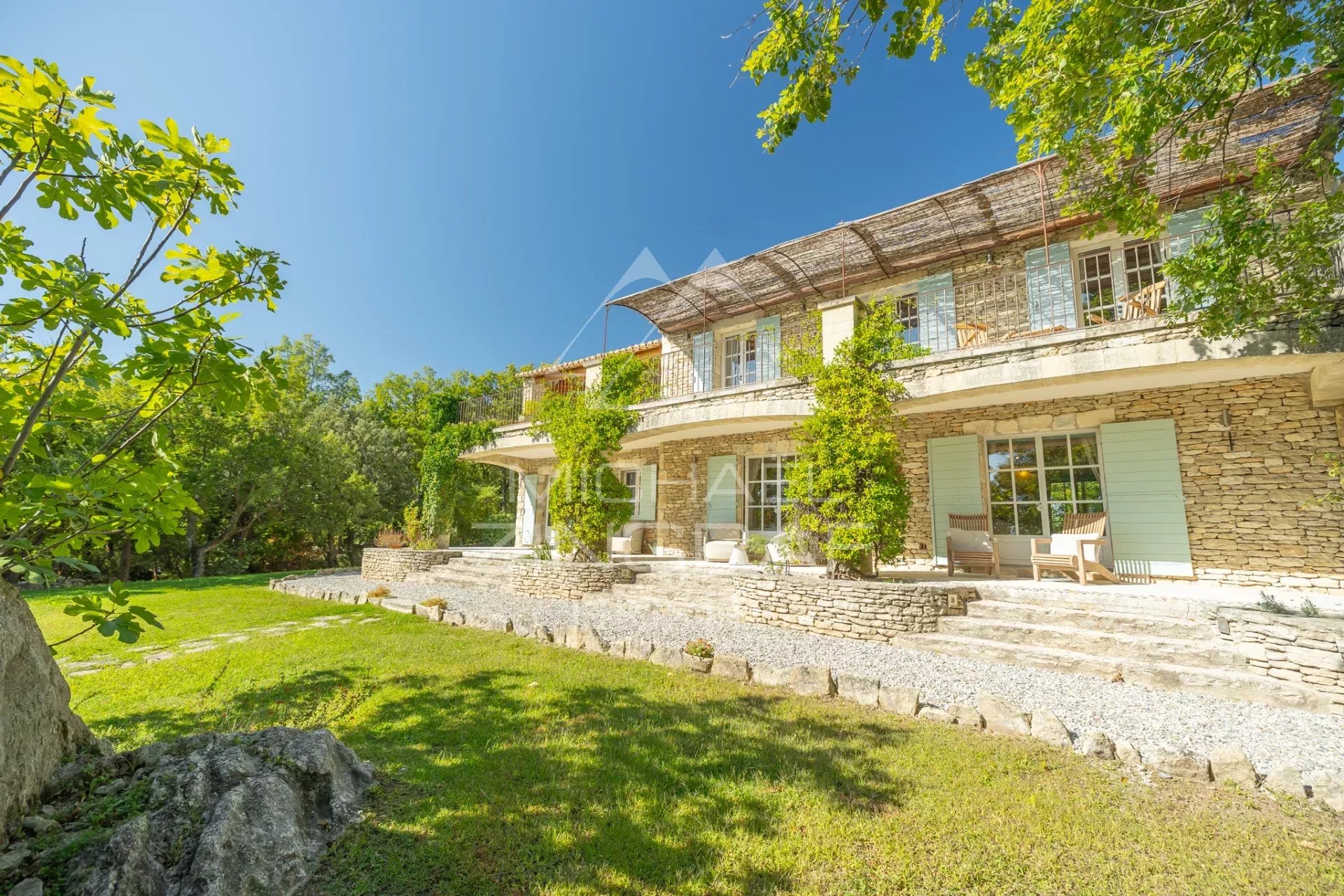 Gordes – Wunderschönes Steinhaus mit Aussicht und Pool, nur wenige Schritte vom Dorfzentrum entfernt