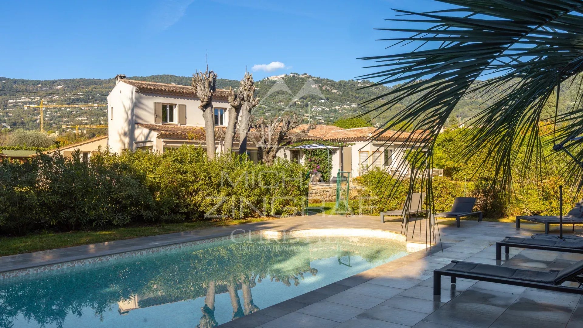 Exklusive Villa mit 8 Suiten und umfassenden Freizeiteinrichtungen