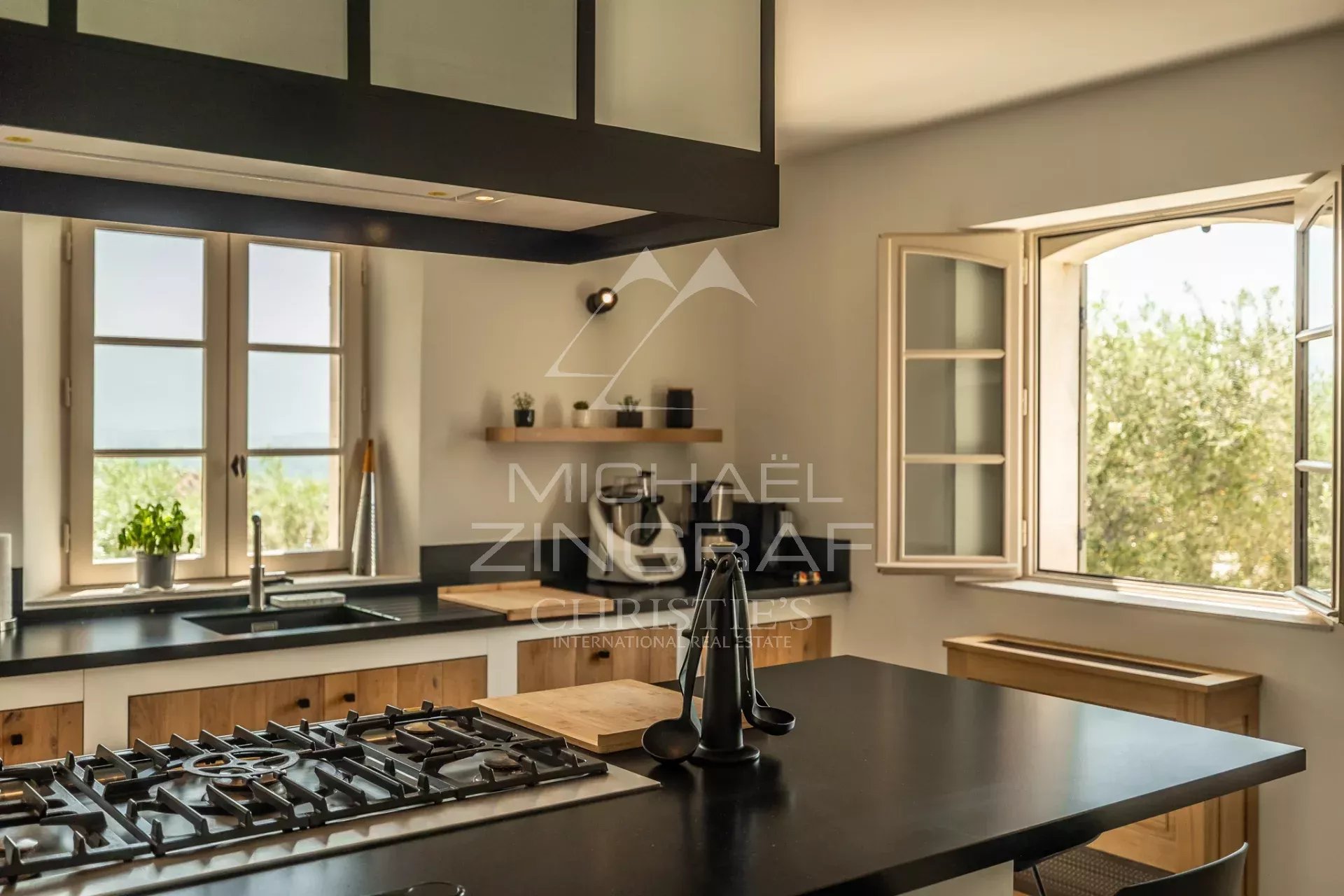 Gordes -  Splendide maison avec vue