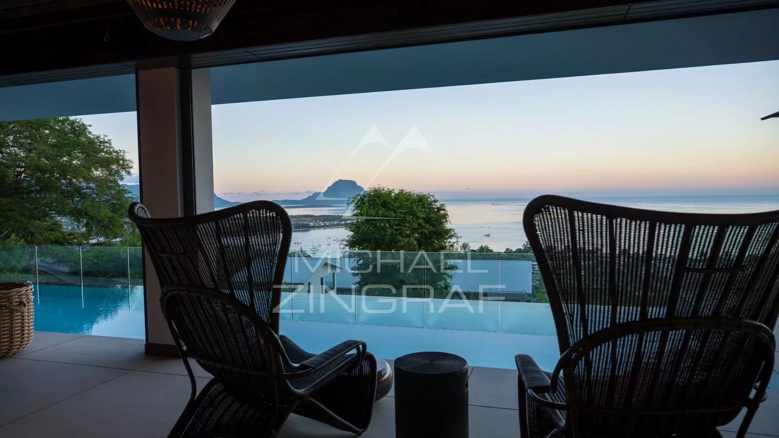 Île Maurice – Villa d’Exception Ultra Luxe avec Vue Panoramique sur Le Morne – Rivière Noire
