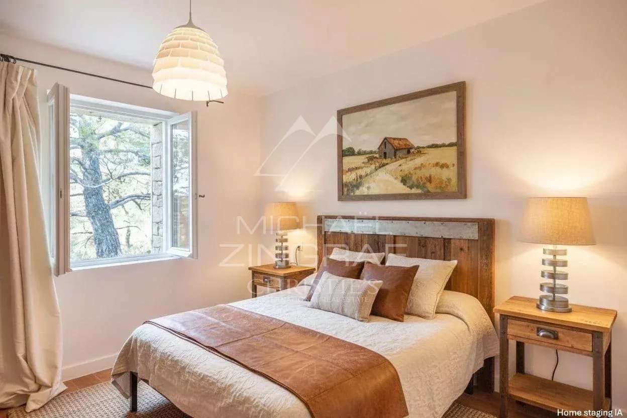 Steinhaus mit Pool und außergewöhnlicher Aussicht