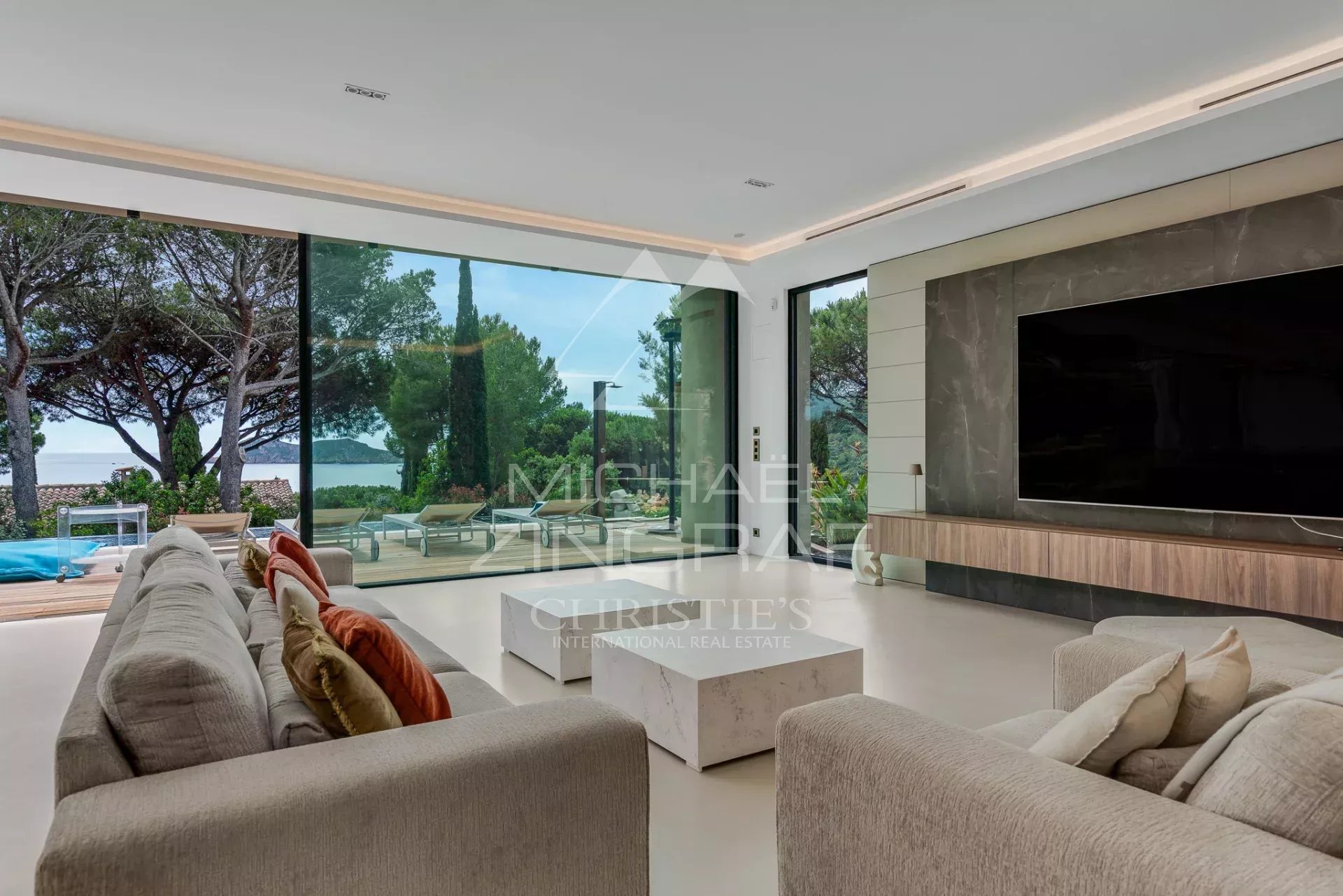 Superbe propriété contemporaine avec une magnifique vue sur la mer à Escalet