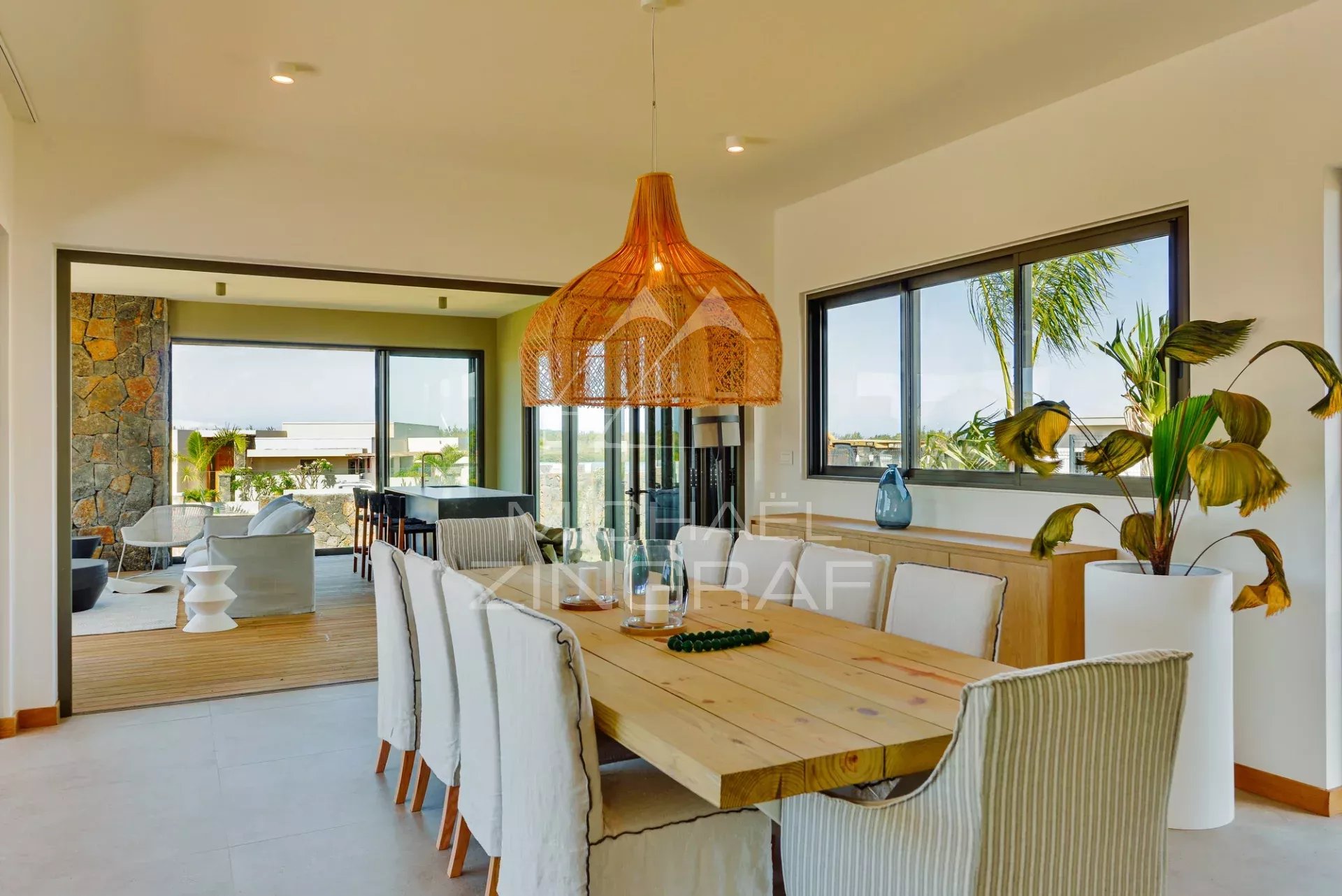 Villa de luxe avec vue sur la mer dans un domaine de golf prestigieux