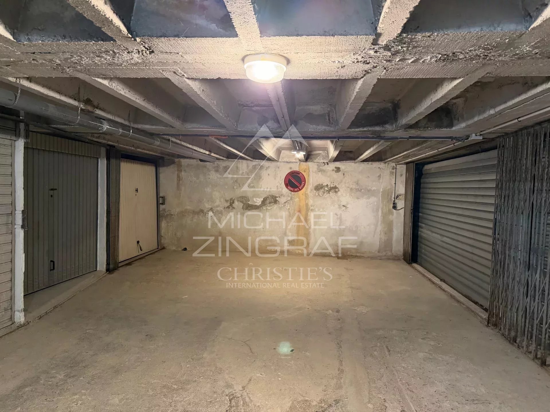 Geschlossene Garage – 12 m² – Palm Beach