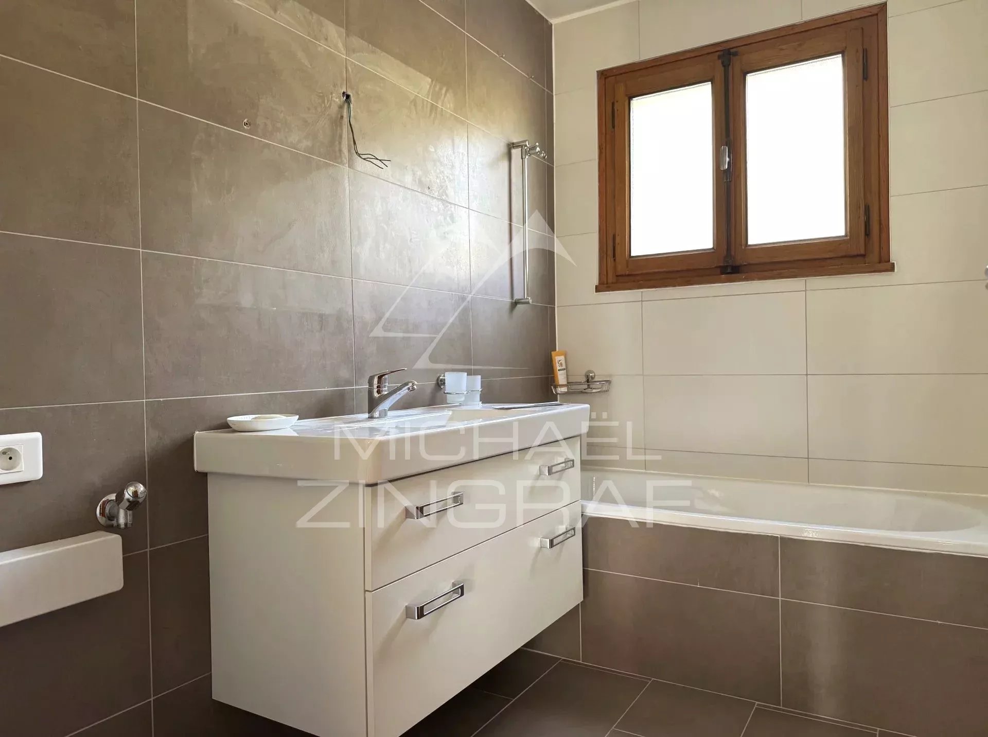 Chalet to renovate 5 flats - Village on foot - Unobstructed view and quiet location