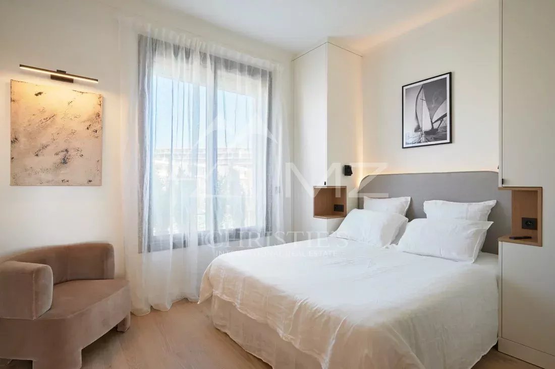 CANNES LA CROISETTE SPLENDIDE APPARTEMENT RENOVE 3 CHAMBRES VUE MER