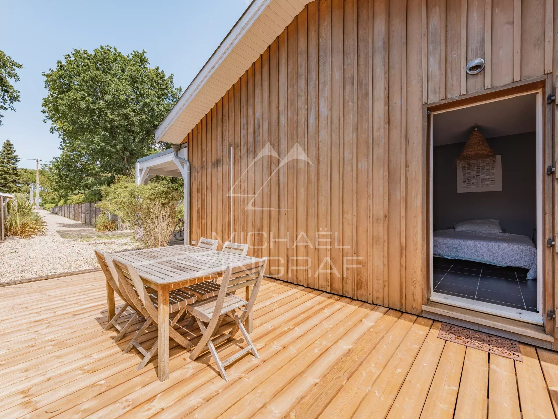 QUARTIER LA HUME - VILLA 7 PIÈCES AVEC DÉPENDANCE ET PISCINE