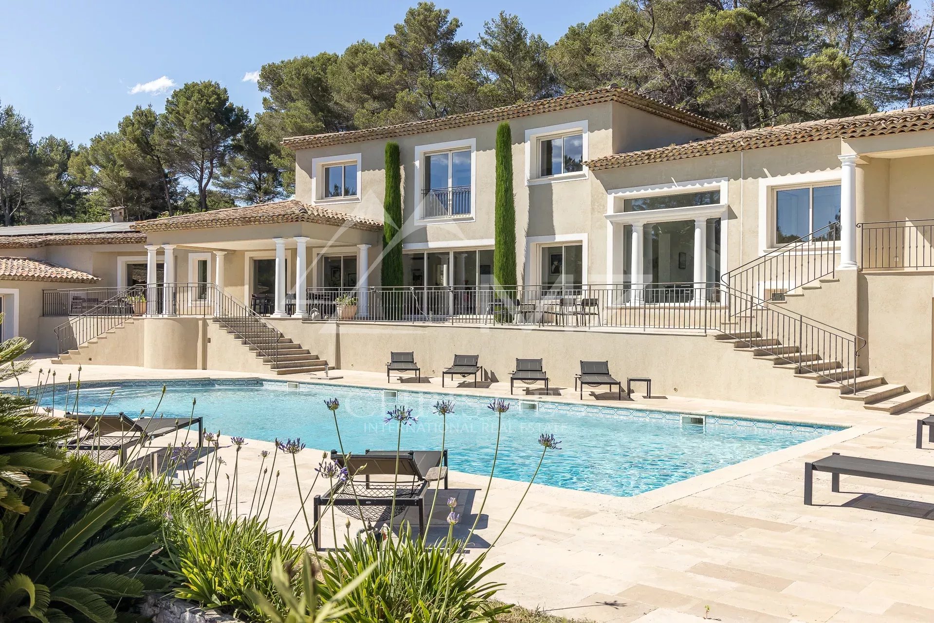 Außergewöhnliches Anwesen in absoluter Ruhe – Herrlicher Ausblick – Hochwertige Ausstattung