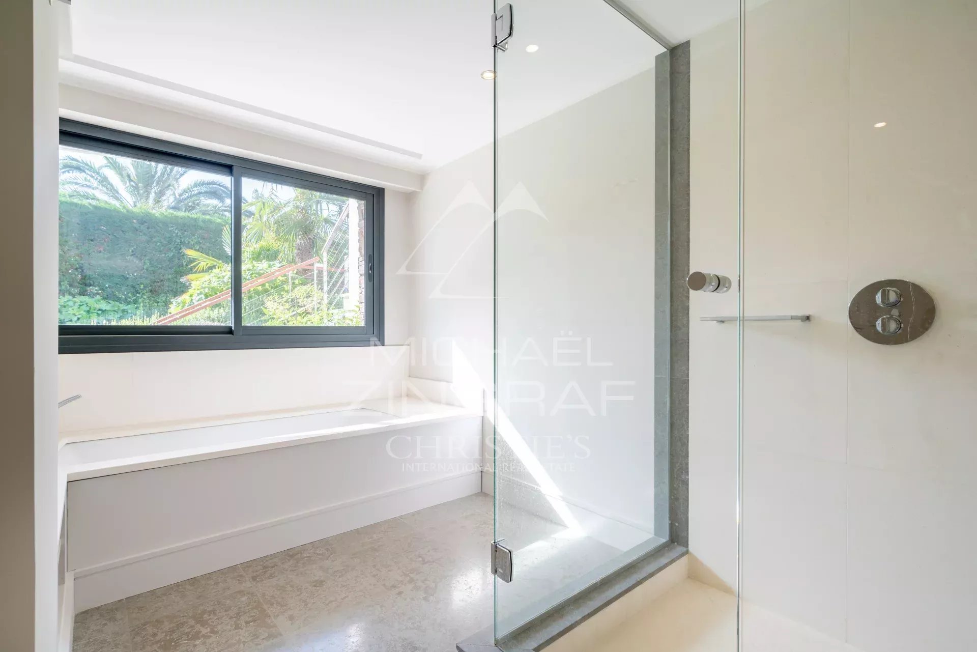 Modern renovierte Villa nahe der Strände von Garoupe