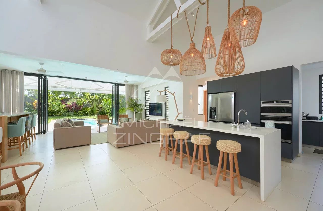 Villa avec piscine dans une résidence sécurisée à Péreybère