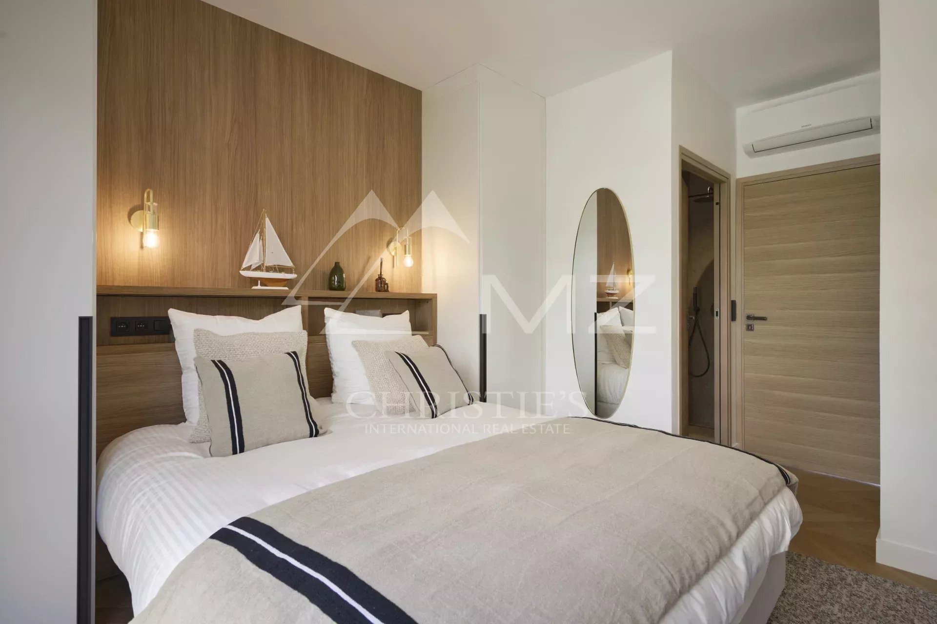 3-room apartment on the top floor in the city center