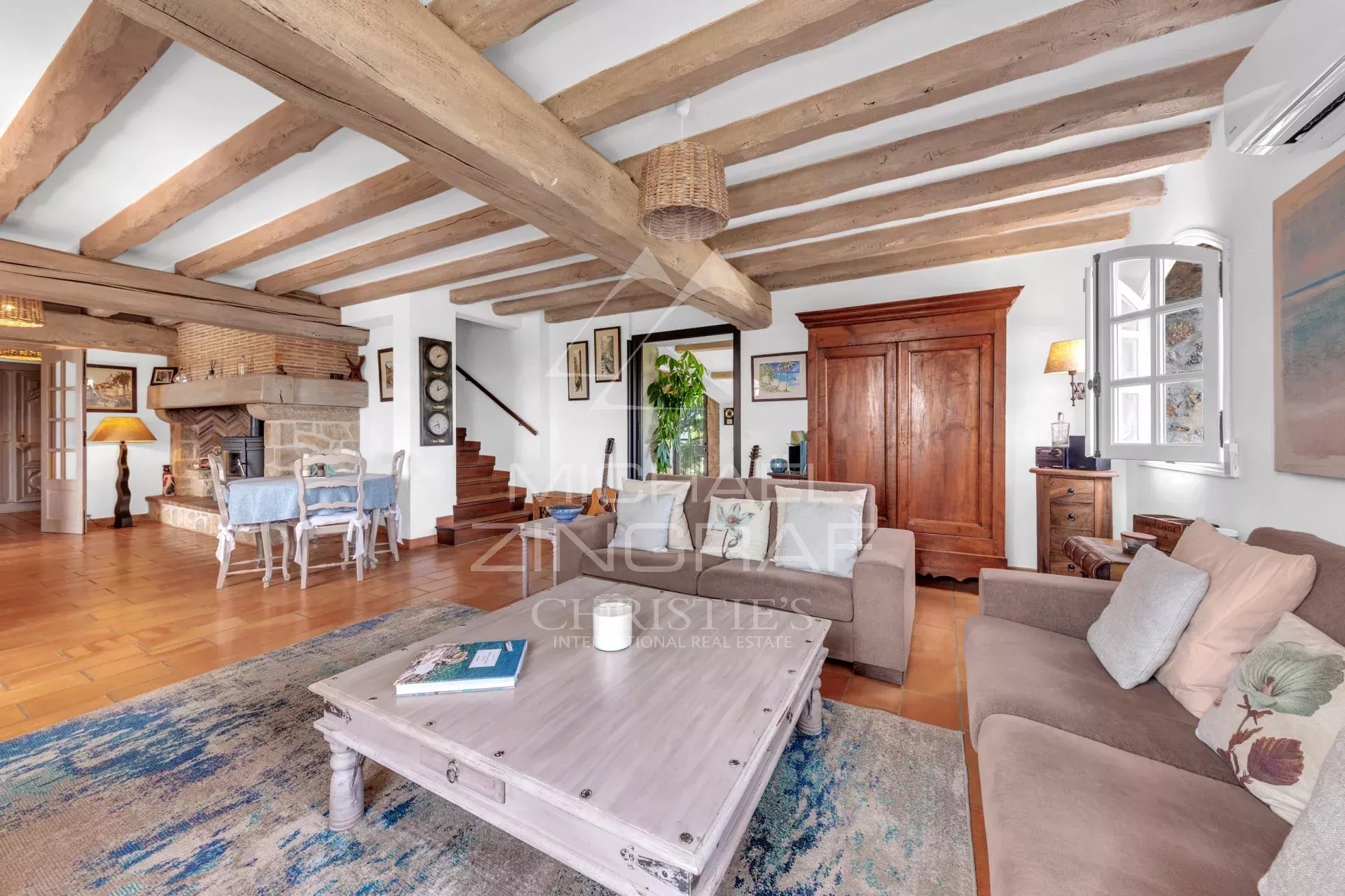 Steinernes Anwesen mit 360° Rundumblick