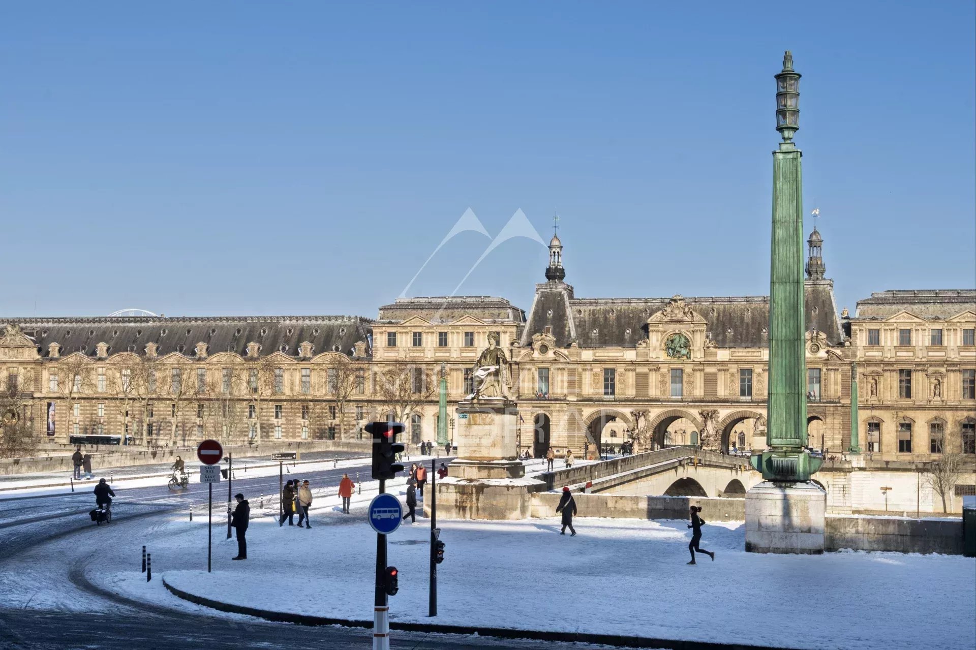 A vendre - Quai Voltaire - 2 suites - Parfait état - Vue Scène