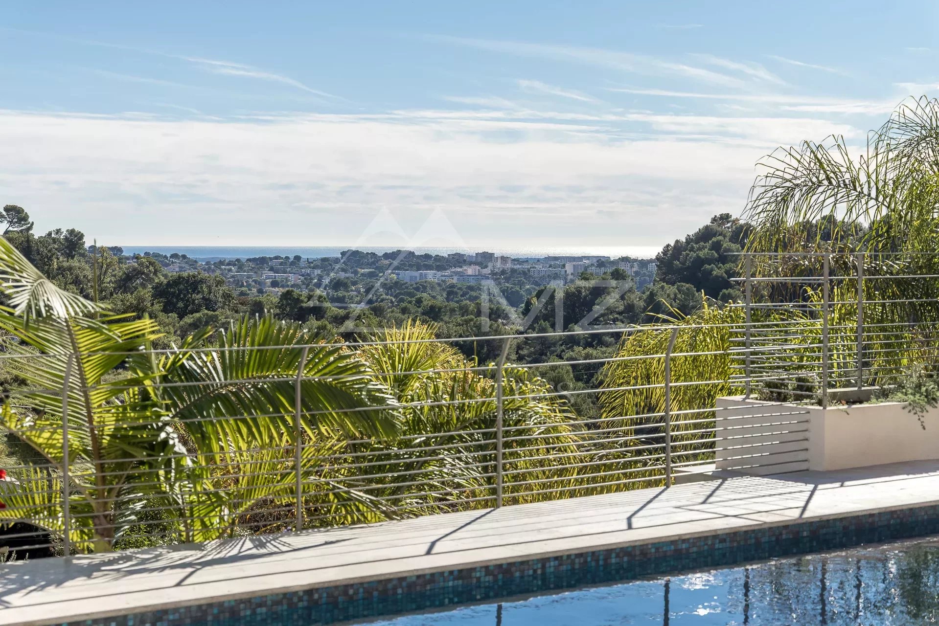 Mougins - Residential area, recent villa with open view on the hills and the sea