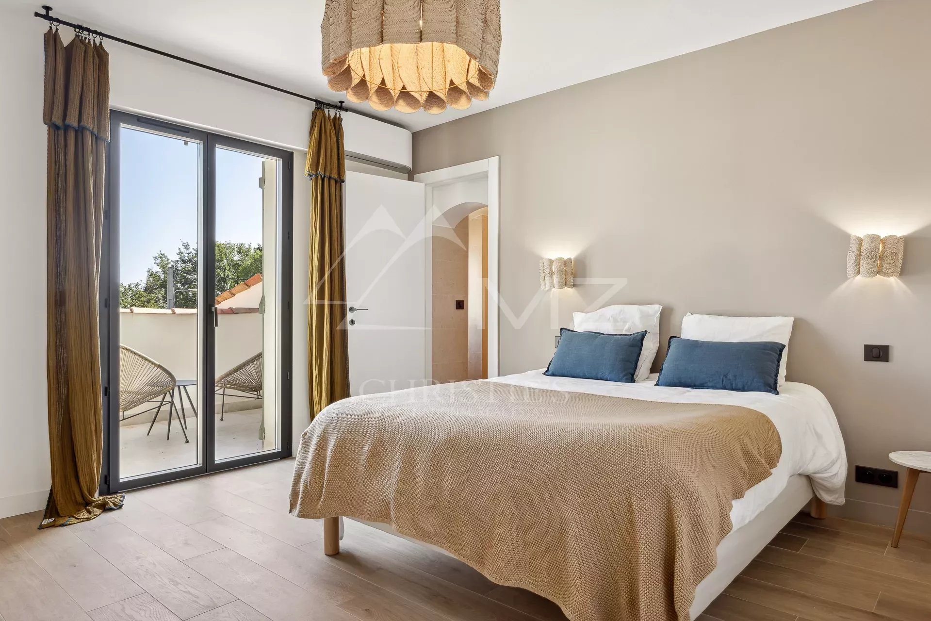Contemporary 7 bedrooms Villa in Mougins