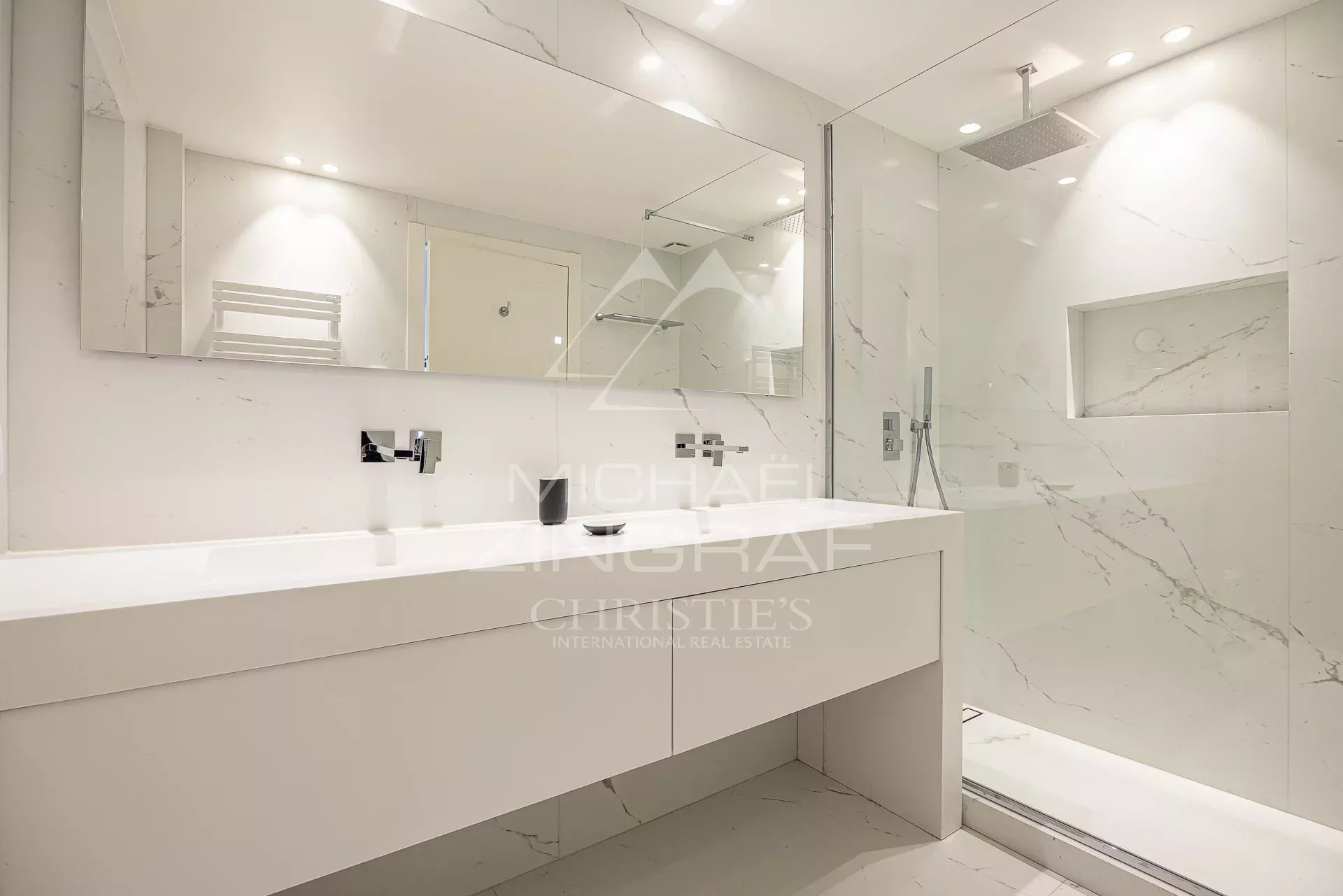 OFF MARKET - CANNES LA CROISETTE - LUXURIOUS 6-ROOM APARTMENT
