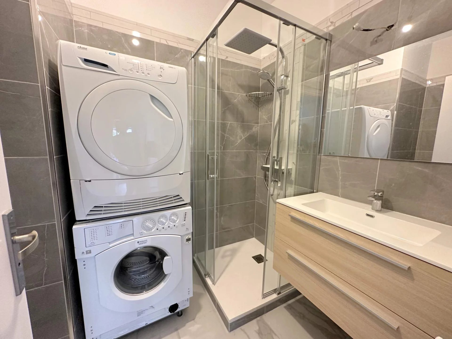 Flat with balconies and garden view