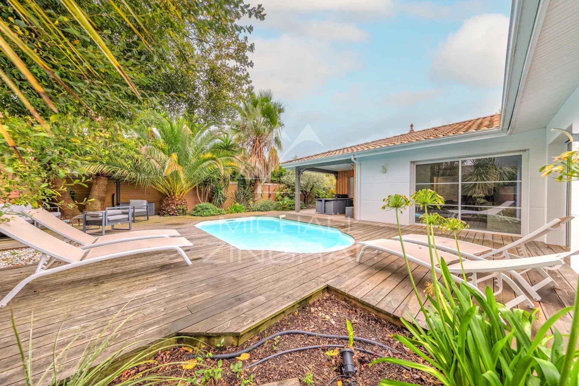 GUJAN-MESTRAS - MAISON DE 5 PIÈCES DE PLAIN-PIED AVEC PISCINE