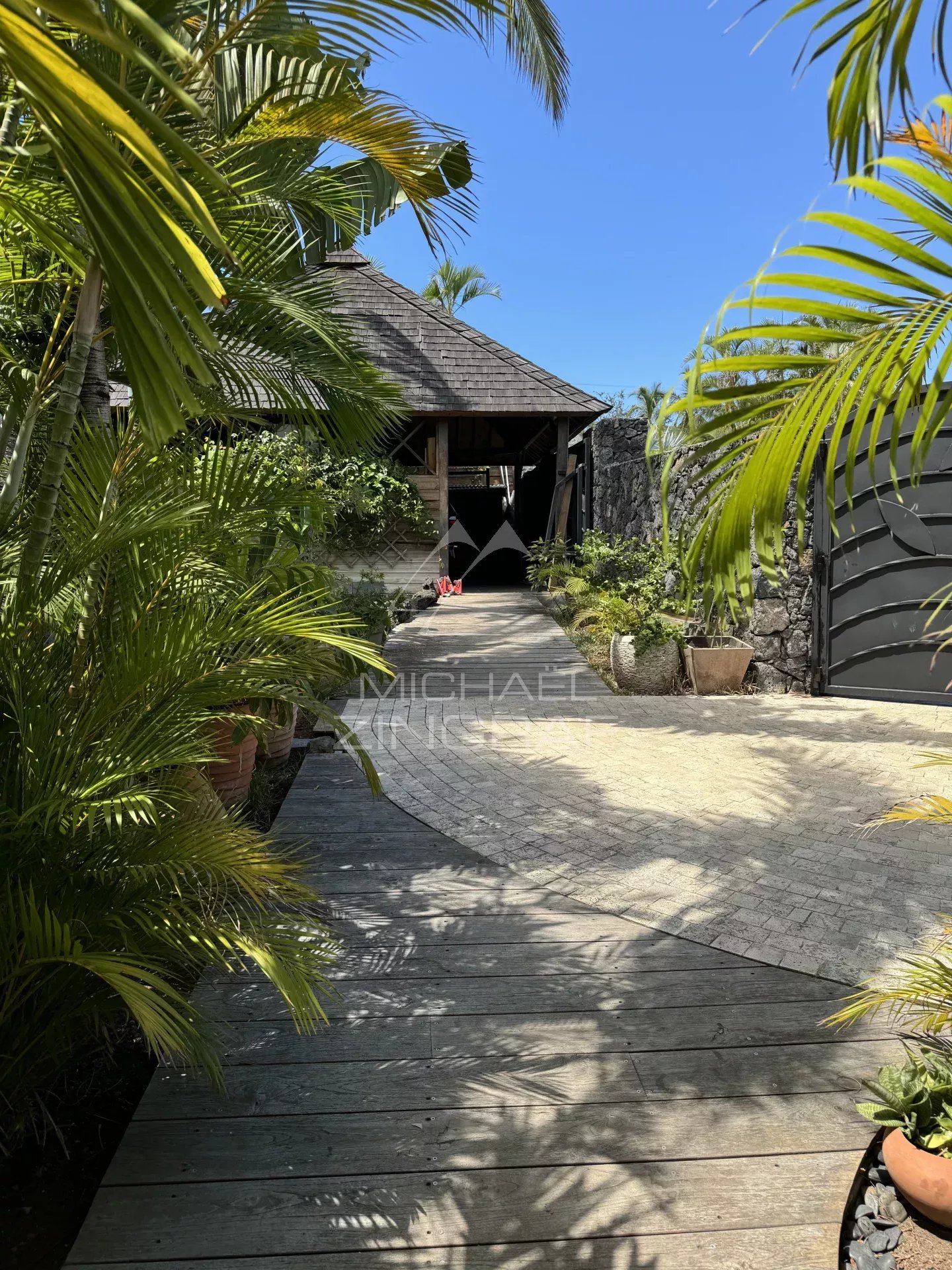 Exceptional Villa in a Secure Estate in Saint-Gilles-les-Bains