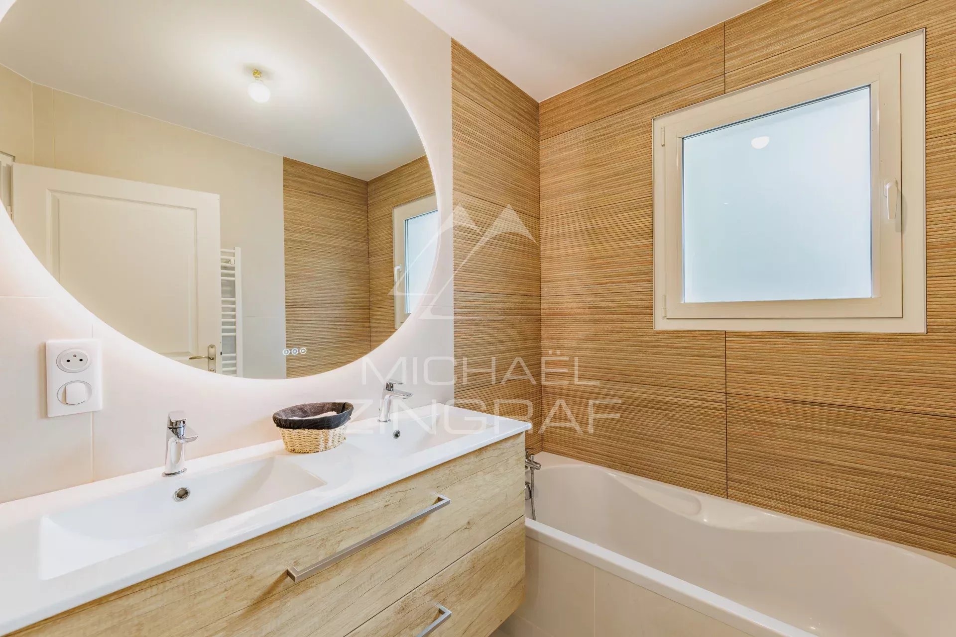 GUJAN-MESTRAS - MAISON DE 5 PIÈCES DE PLAIN-PIED AVEC PISCINE