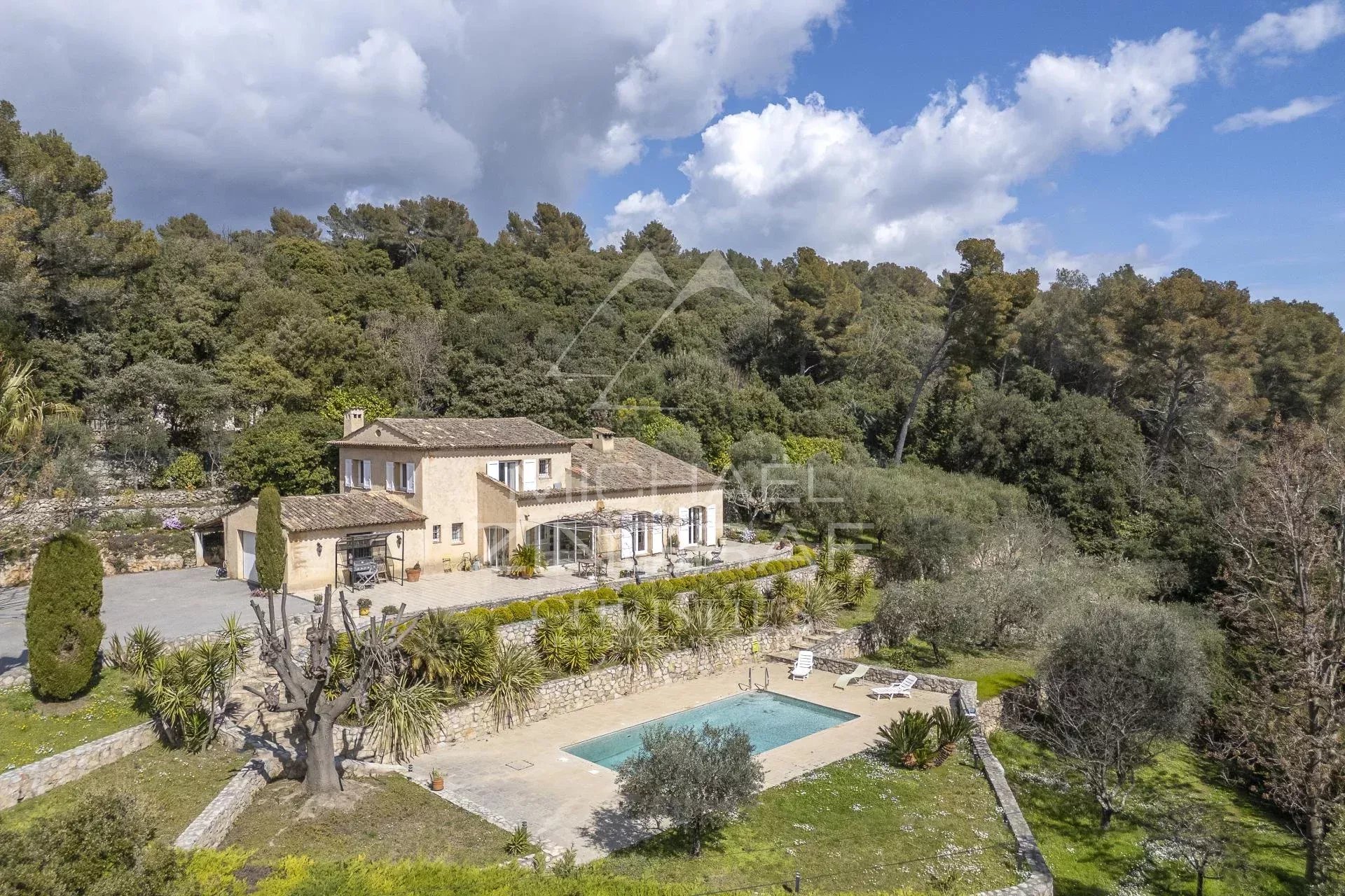 Jolie Villa provençale avec vue mer , véritable havre de paix.