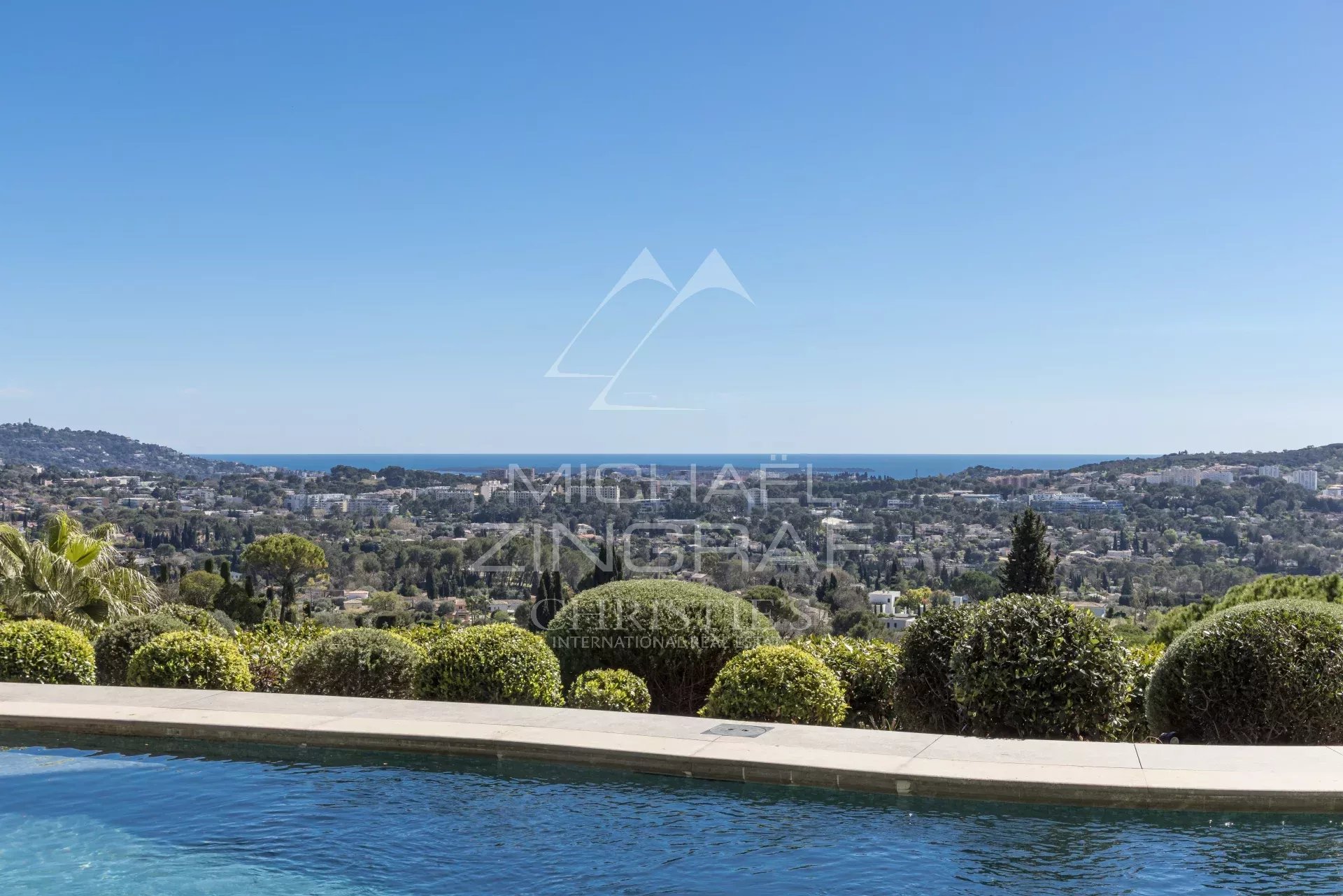 Mougins - Sumptuous villa with panoramic sea view
