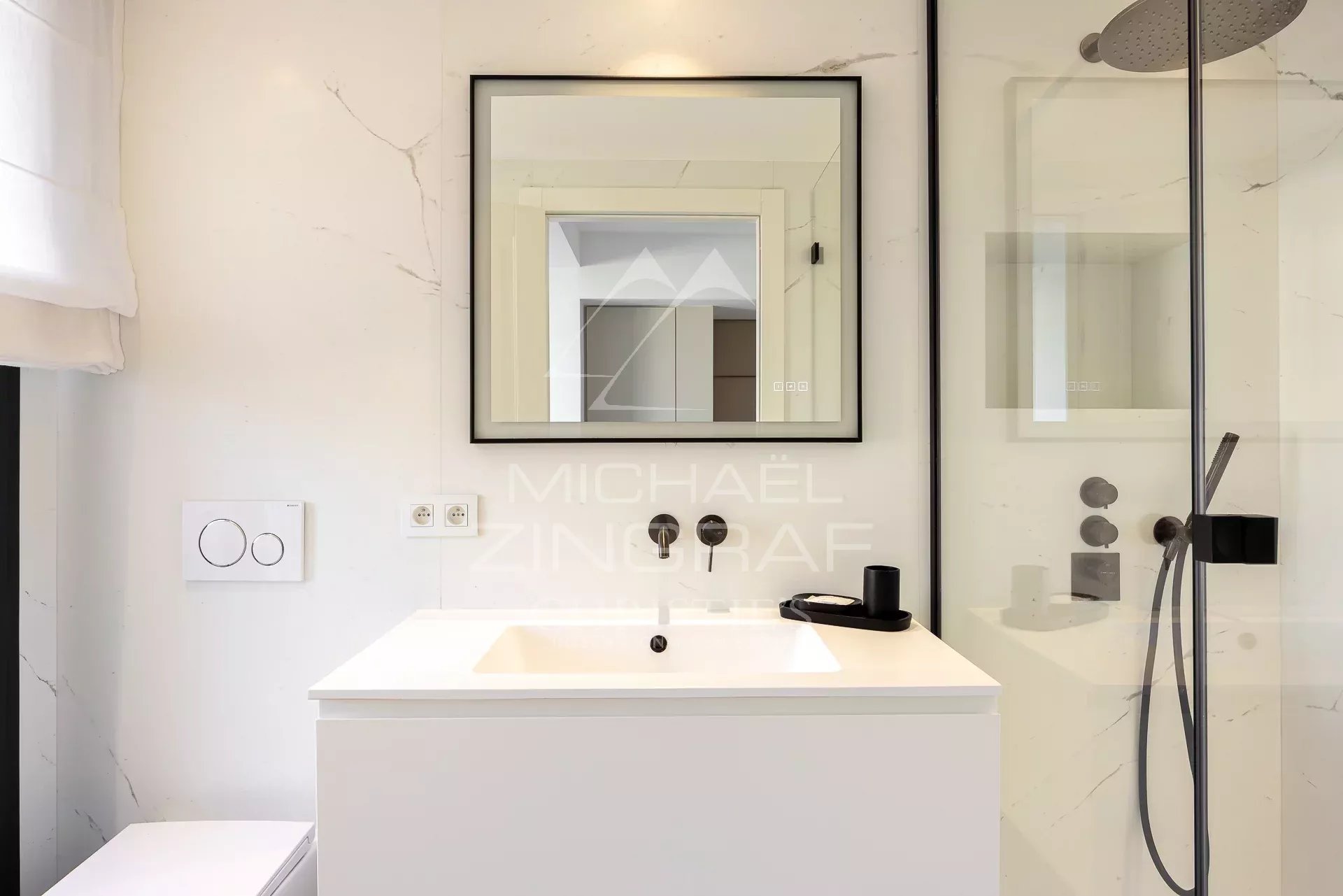 OFF MARKET - CANNES LA CROISETTE - LUXURIOUS 6-ROOM APARTMENT