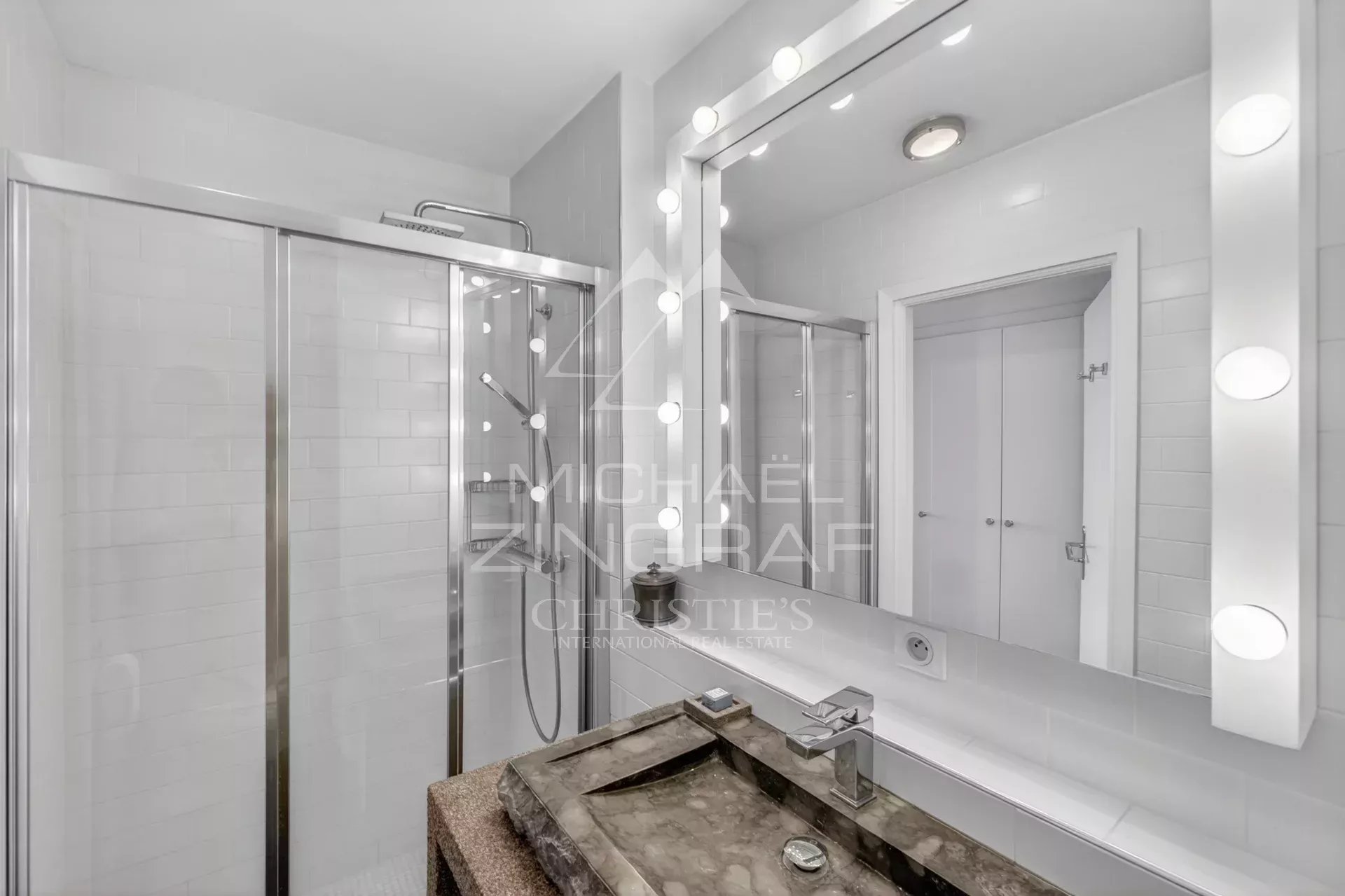 EXCLUSIVITE-CANNES APPARTEMENT D'EXCEPTION  DANS UNE RESIDENCE DE STANDING
