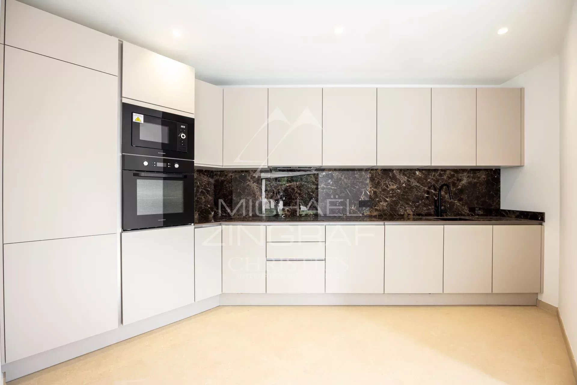 Villa contemporaine dans un domaine fermé de 3 villas