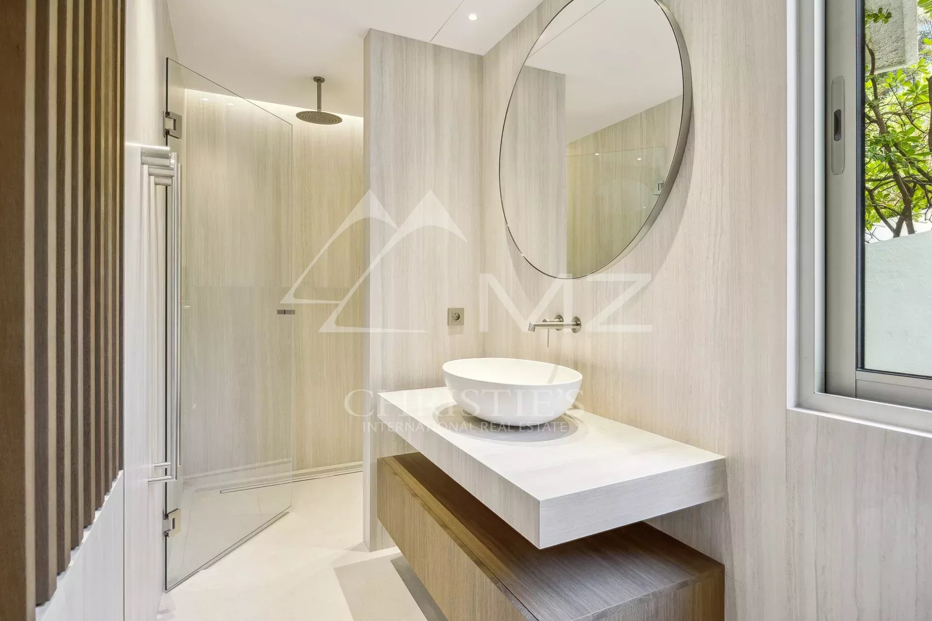 Exceptional apartment with sumptuous amenities