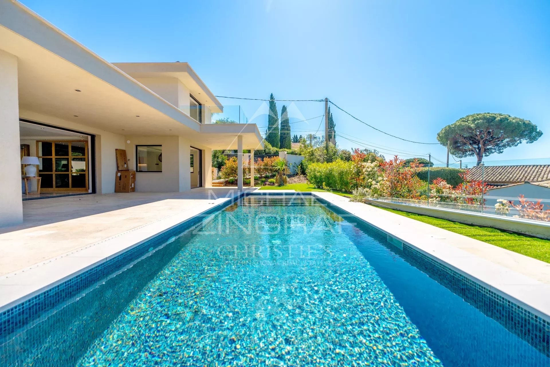 Villa Sainte-Maxime - Moderne Raffinesse mit Meerblick.