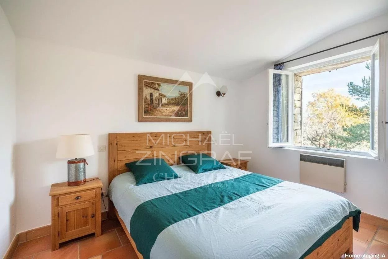 Steinhaus mit Pool und außergewöhnlicher Aussicht