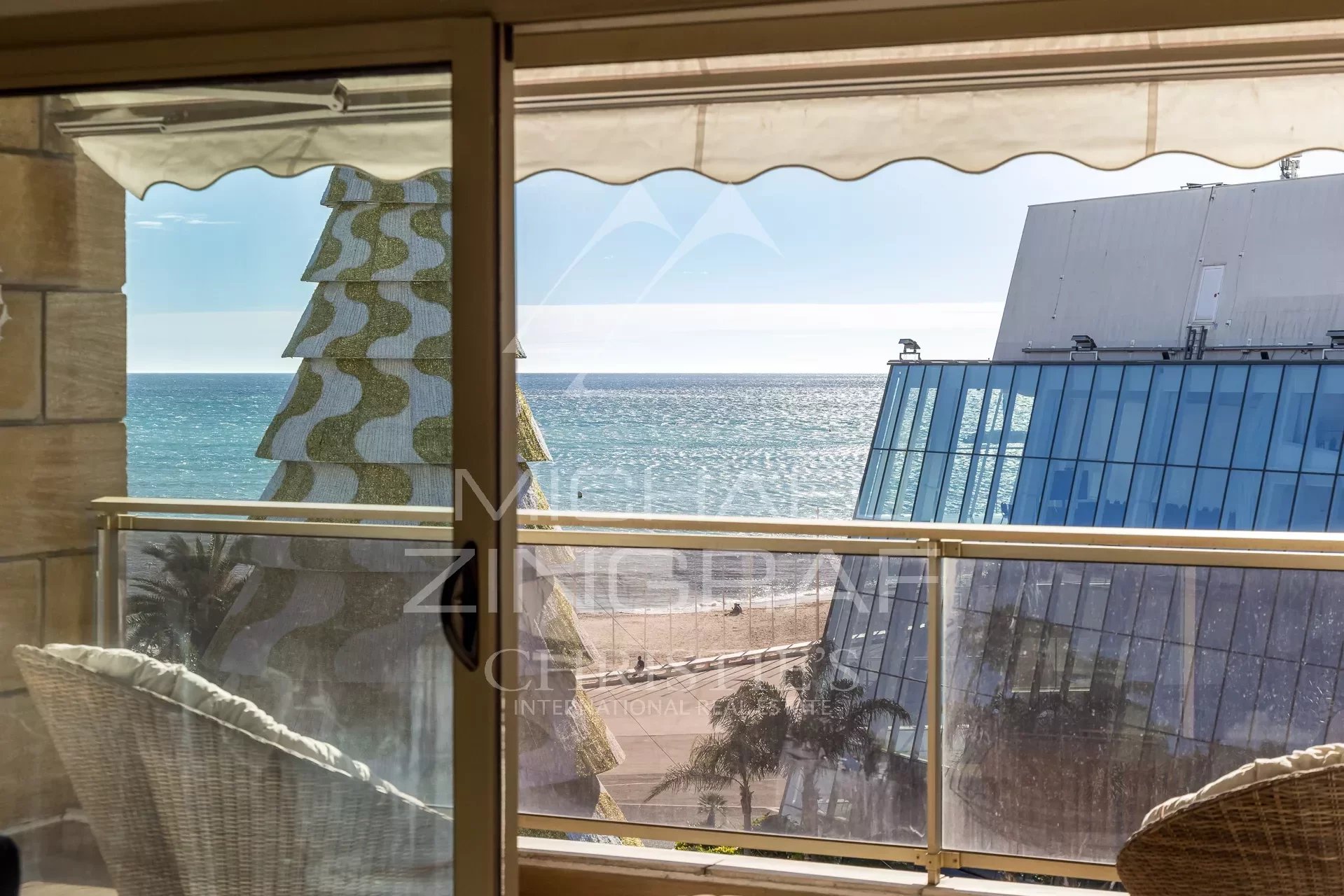 Cannes Croisette - renovierte 2-Zimmerwohnung mit Meerblick