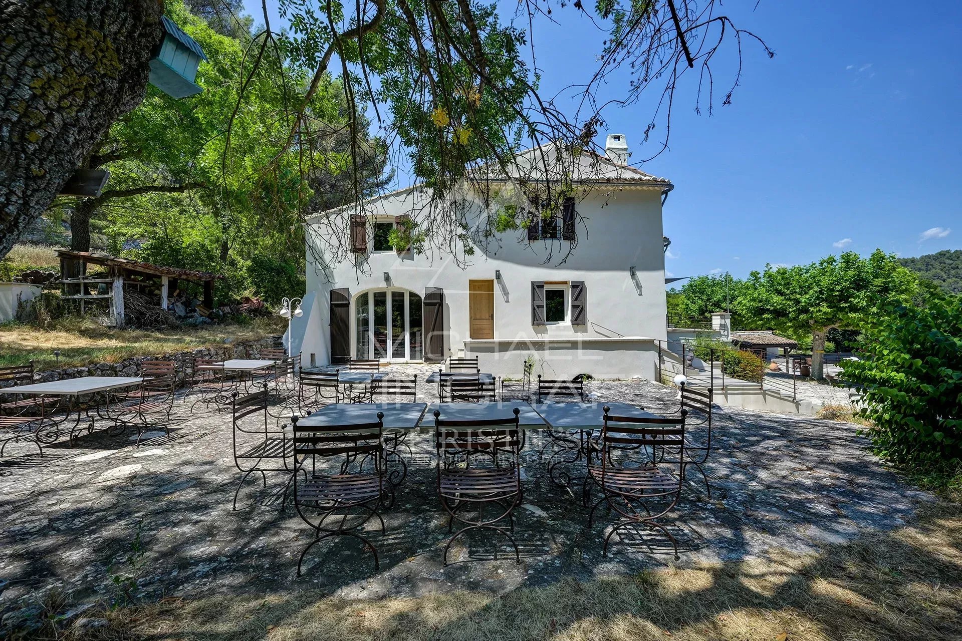 Proche Aix-en-Provence, Élégante propriété avec piscine