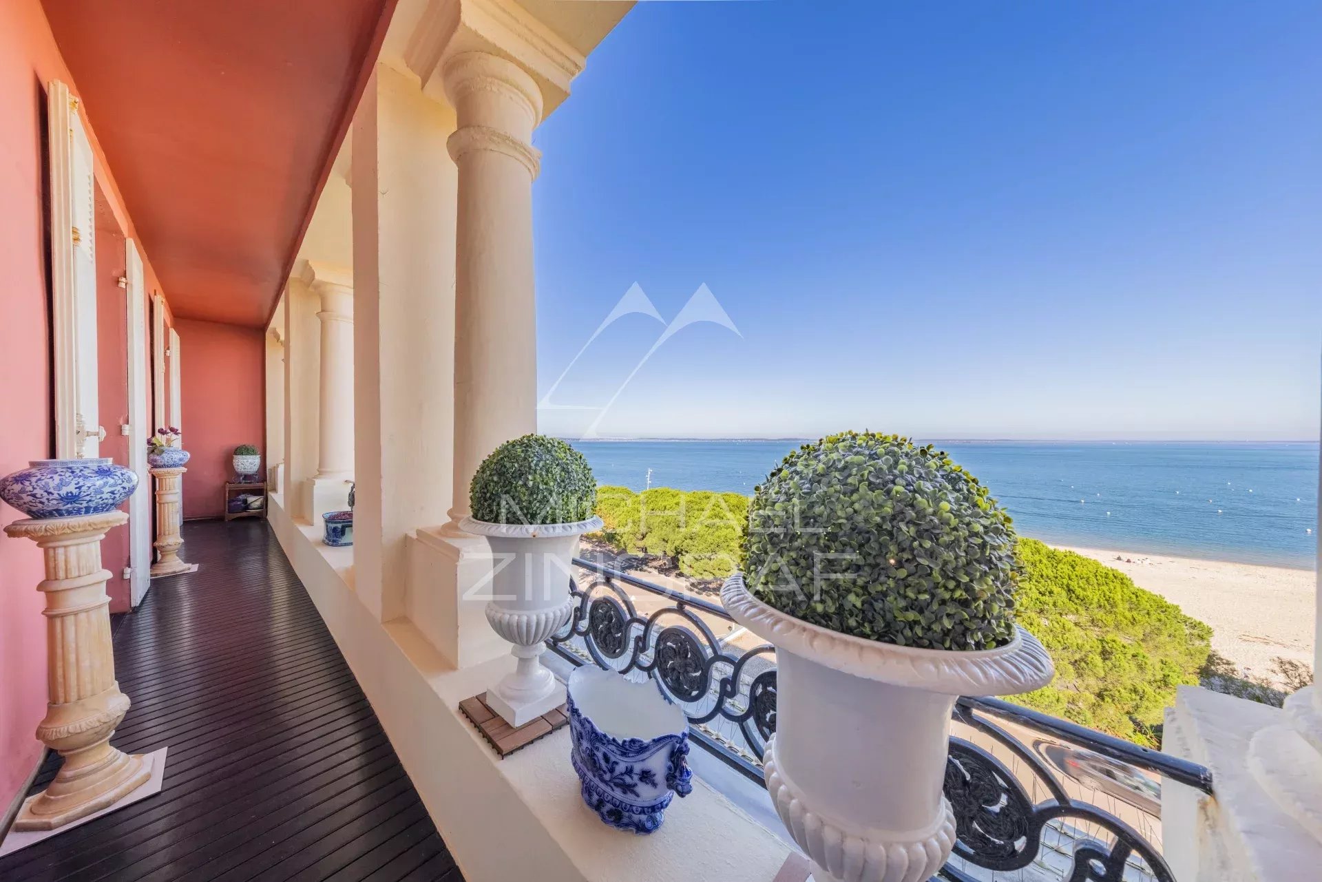 RÉSIDENCE GRAND HÔTEL EN PREMIÈRE LIGNE - APPARTEMENT EN DERNIER ÉTAGE