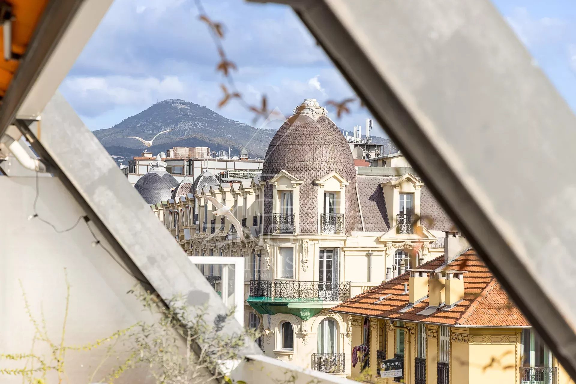 EXCEPTIONNEL APPARTEMENT AVEC TERRASSE AU COEUR DU CARRÉ D'OR DE NICE